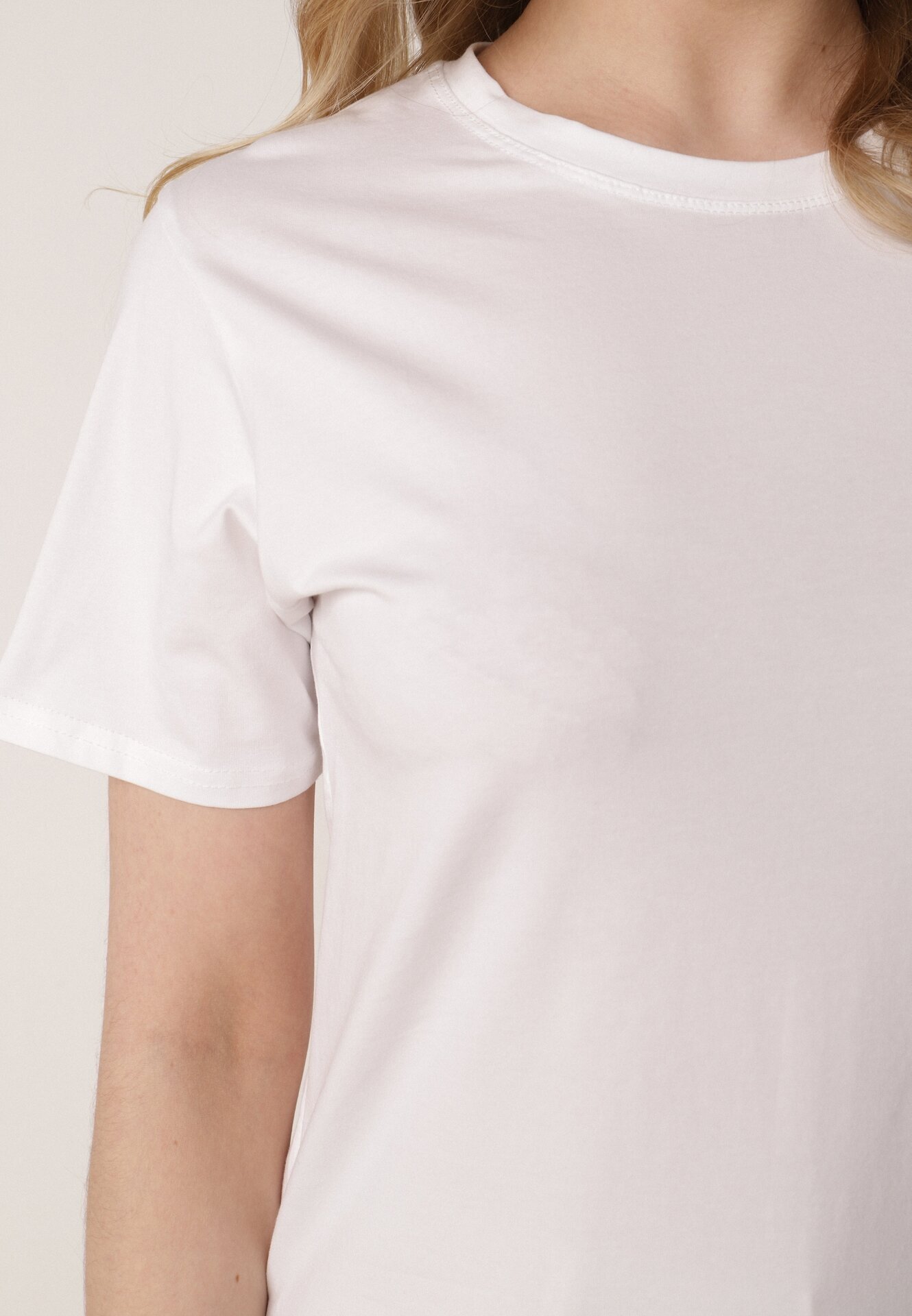 romee's Tricou Alb din Bumbac cu Spate Mai Lung și Decupaje Laterale Cordalea
