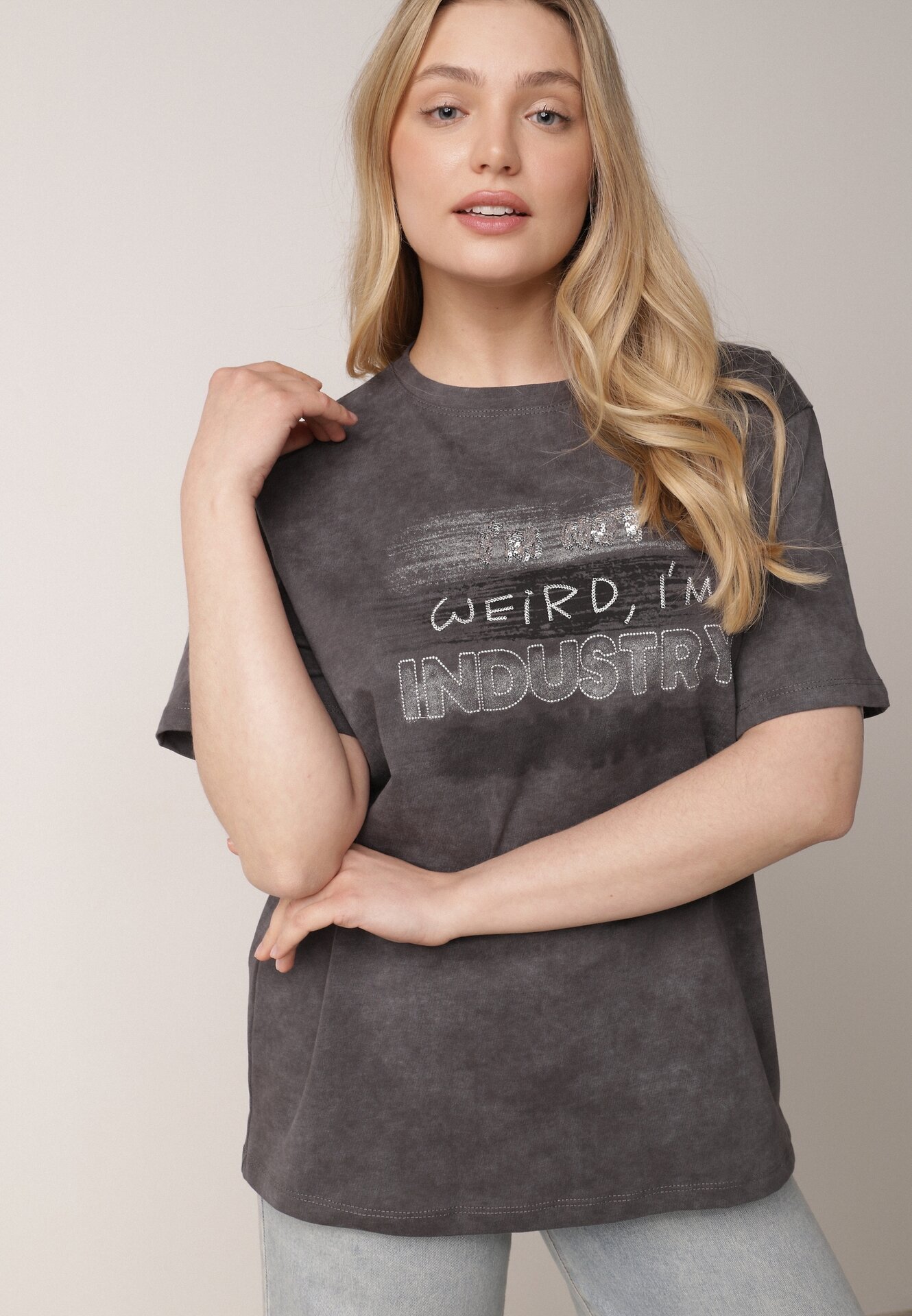 romee's Tricou Gri închis din bumbac cu croială supradimensionată cu inscripție Orinvyra