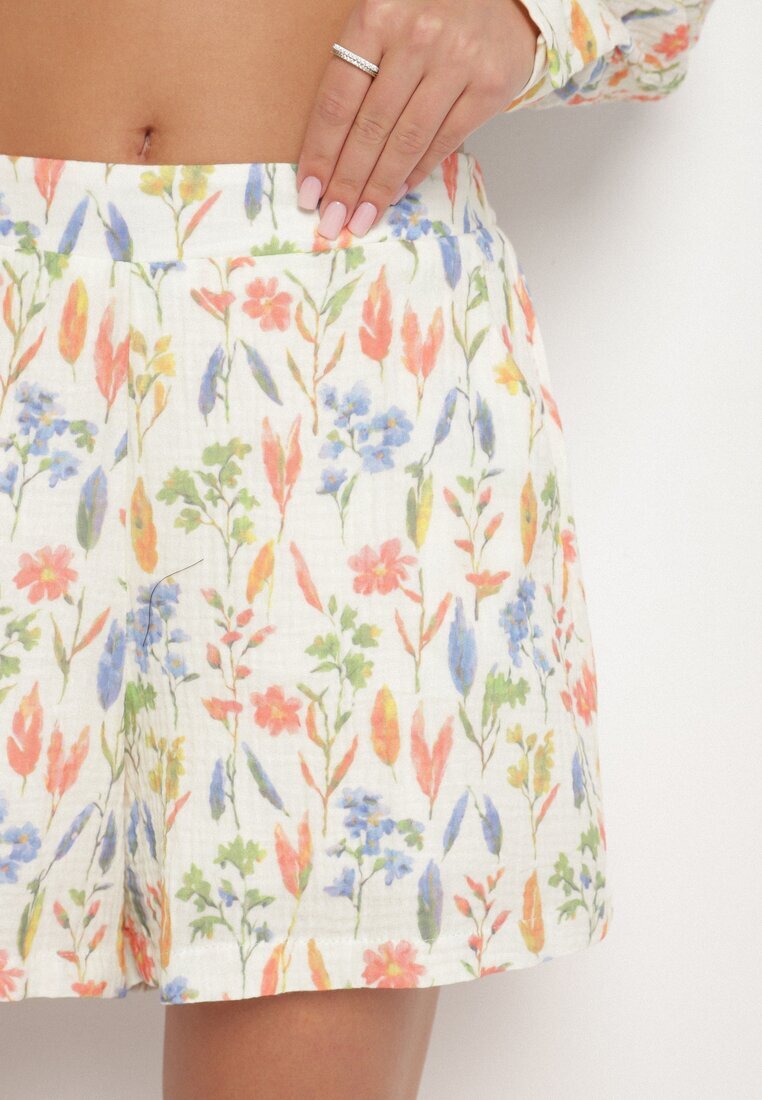 rosa Pantaloni scurți din bumbac bej decorați cu motiv floral Nilandra