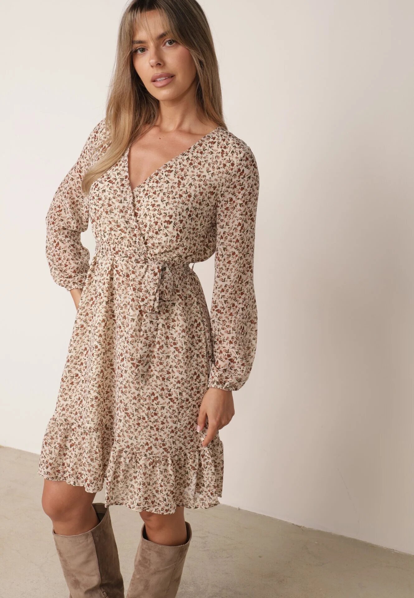 rosa Rochie Bej Midi cu elastic în talie și decolteu petrecut Zephone