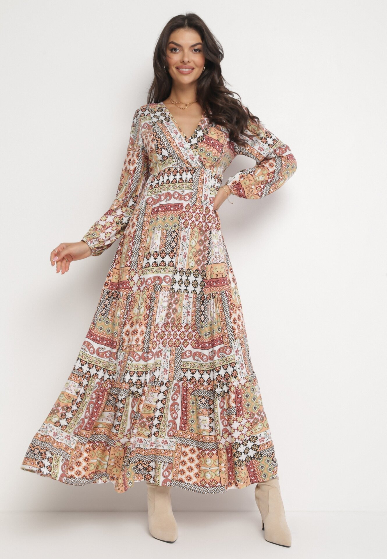 rosa Rochie Bej-Roz cu Decolteu Petrecut cu Imprimeu Patchwork Betey