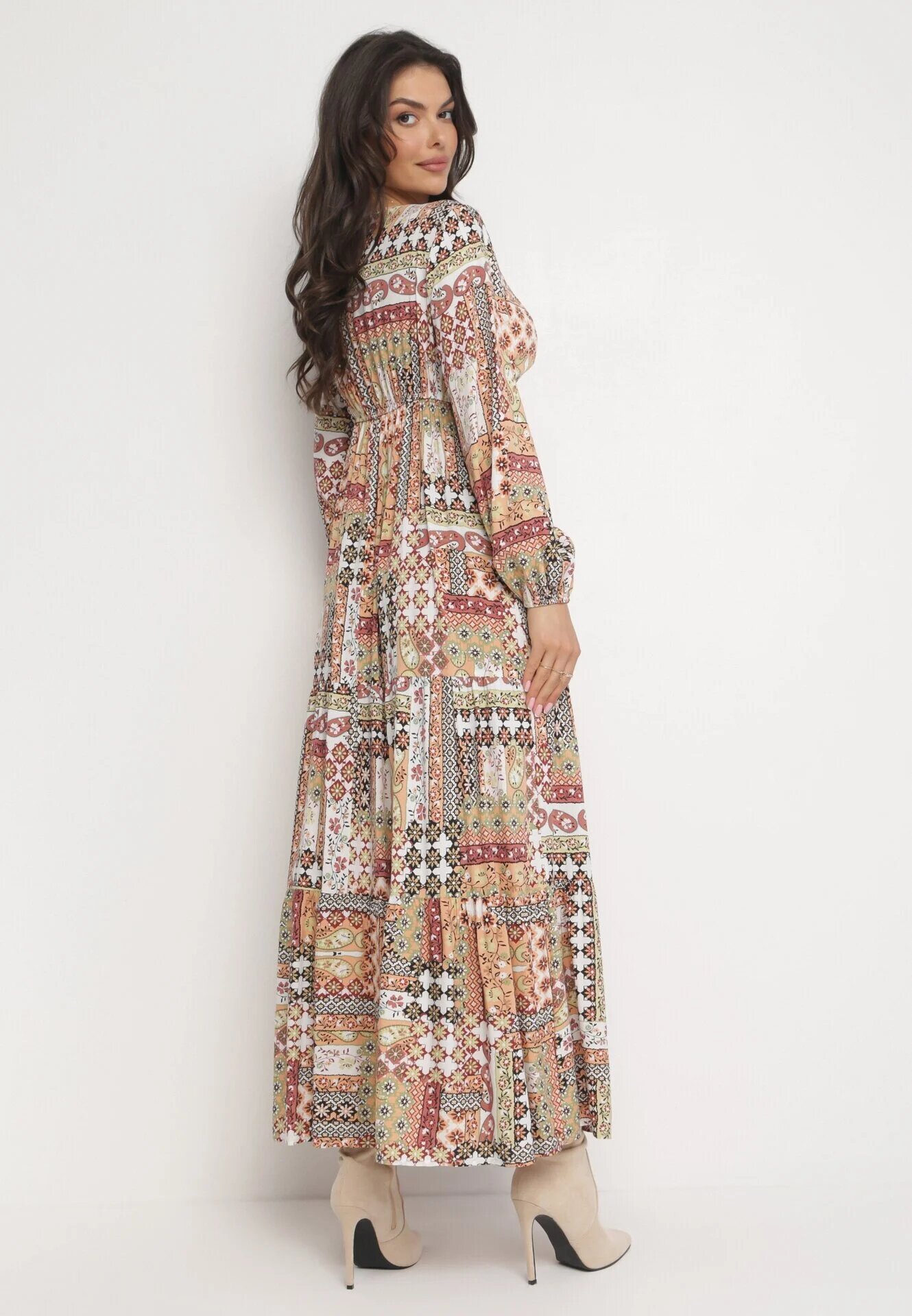 rosa Rochie Bej-Roz cu Decolteu Petrecut cu Imprimeu Patchwork Betey
