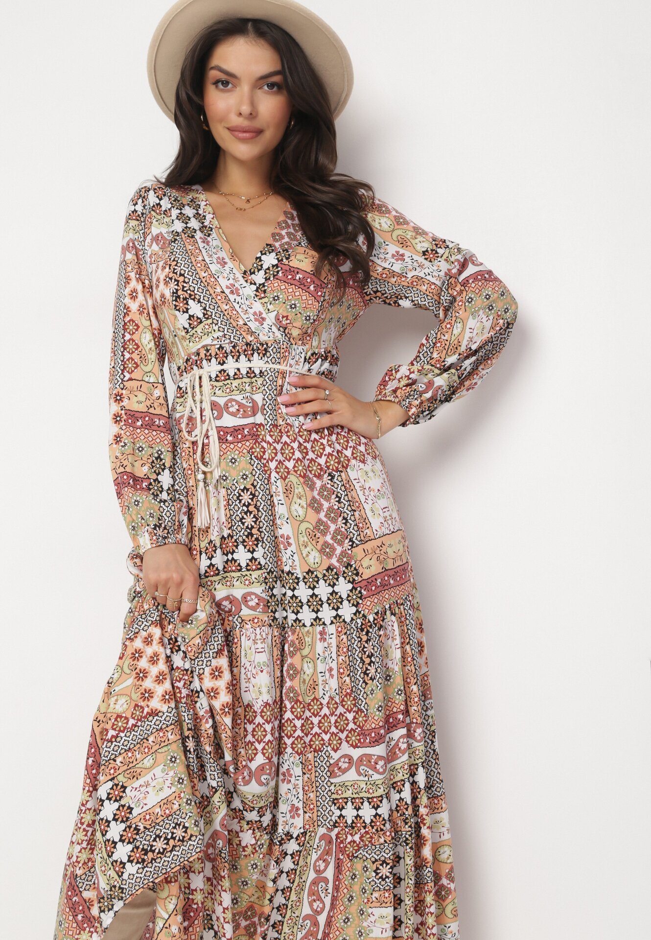rosa Rochie Bej-Roz cu Decolteu Petrecut cu Imprimeu Patchwork Betey