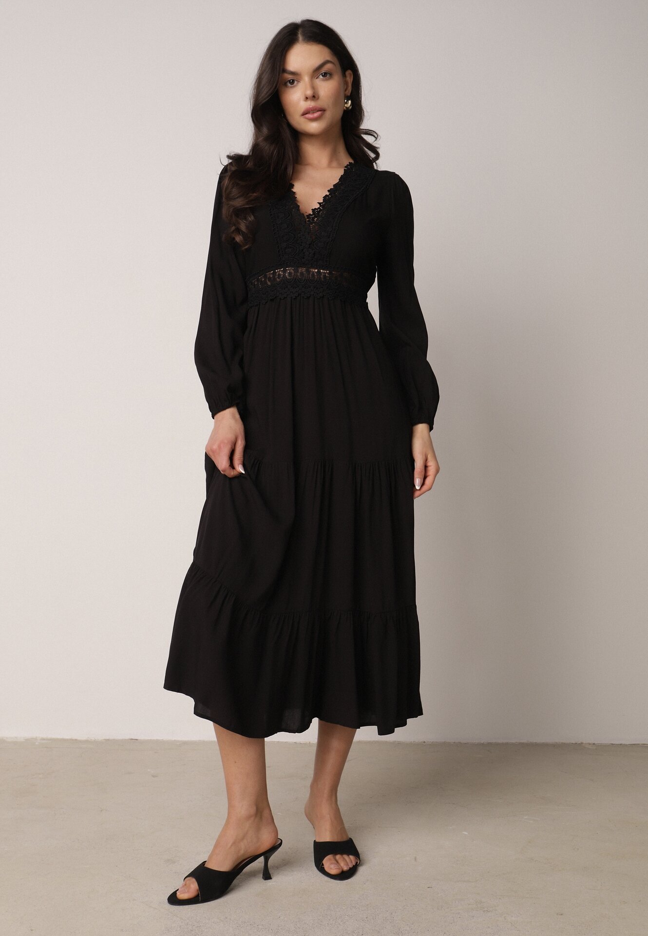 rosa Rochie Evazată Neagră cu Dantelă Brightyn