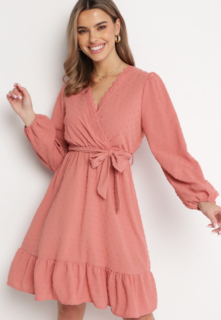 rosa Rochie Mini Roz din Țesătură Plumeti cu Dantelă și Curea din Material Difia