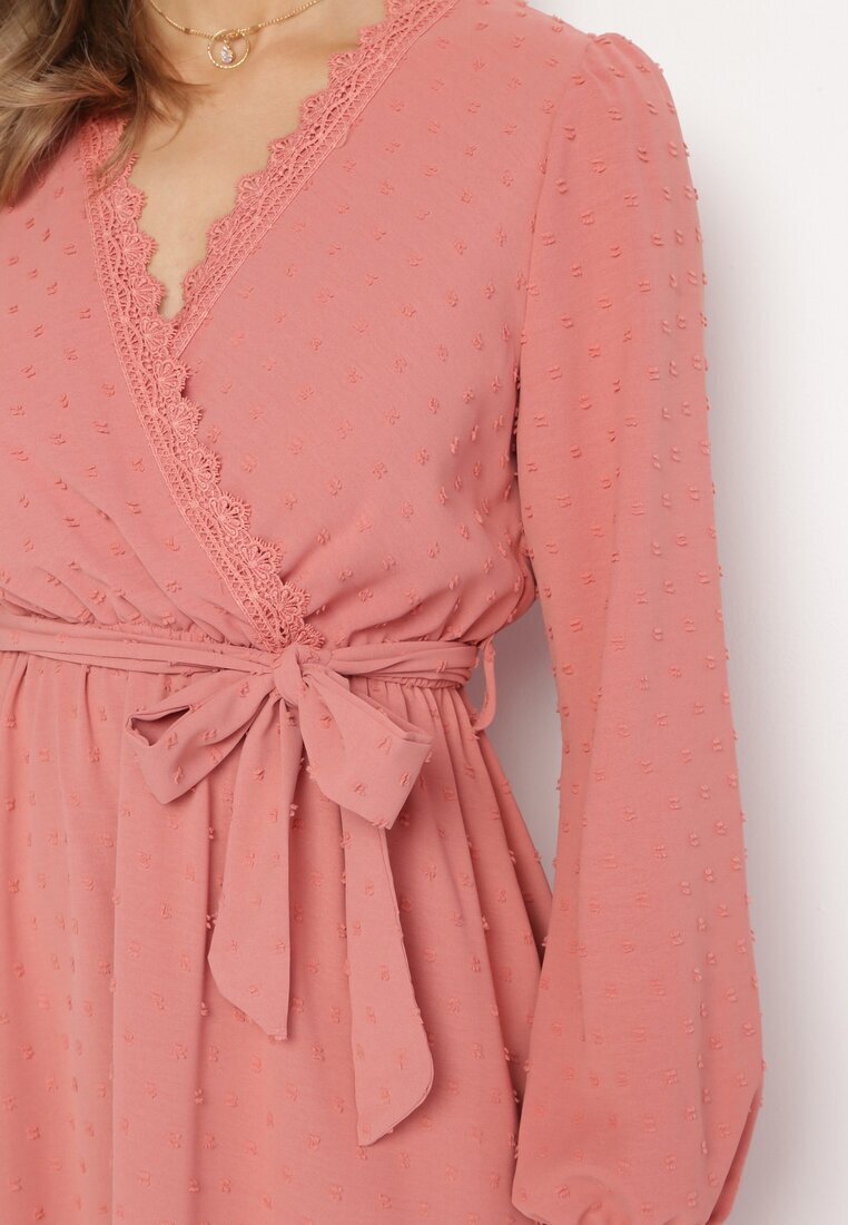 rosa Rochie Mini Roz din Țesătură Plumeti cu Dantelă și Curea din Material Difia