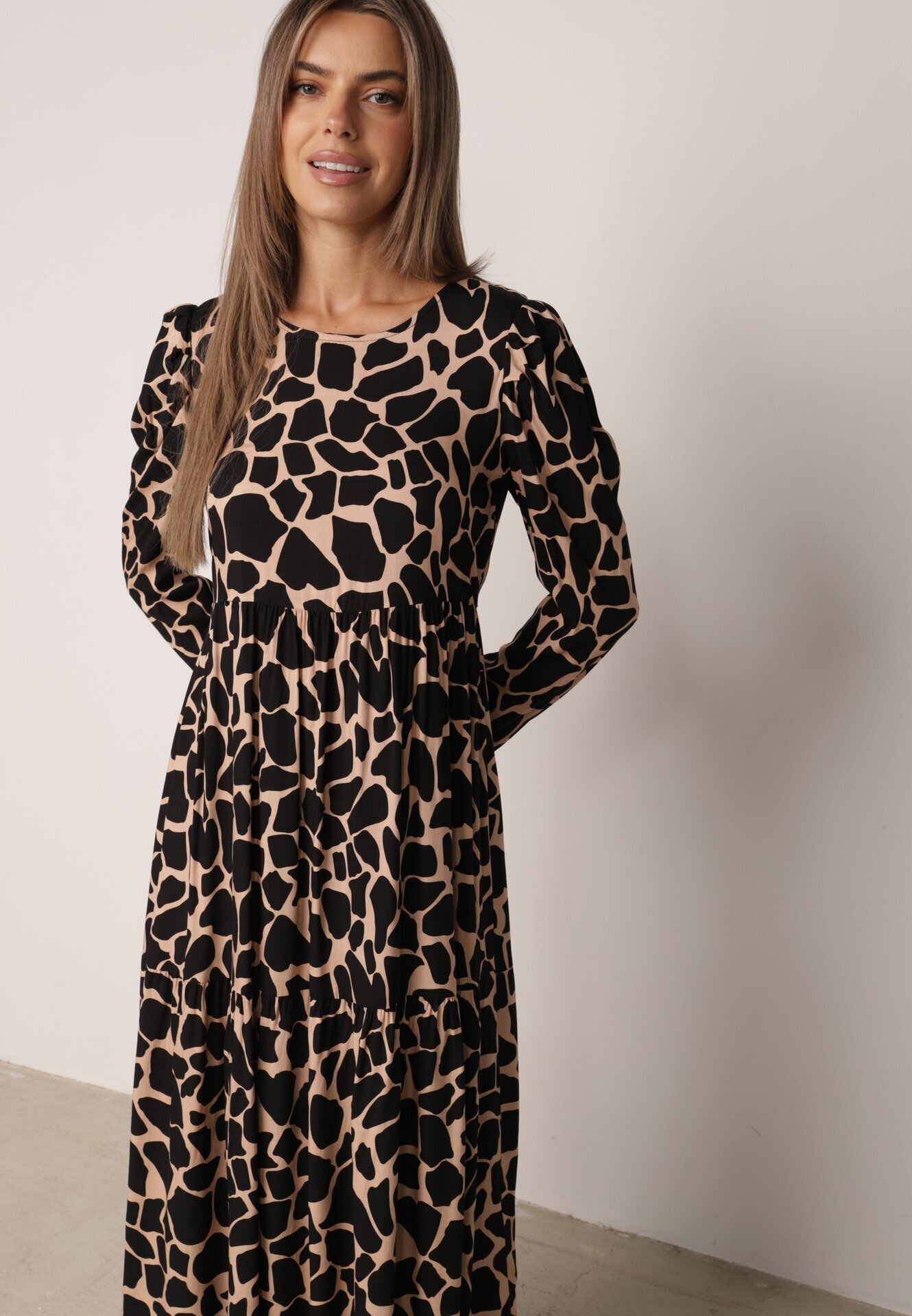 rosa Rochie Neagră Nesehe