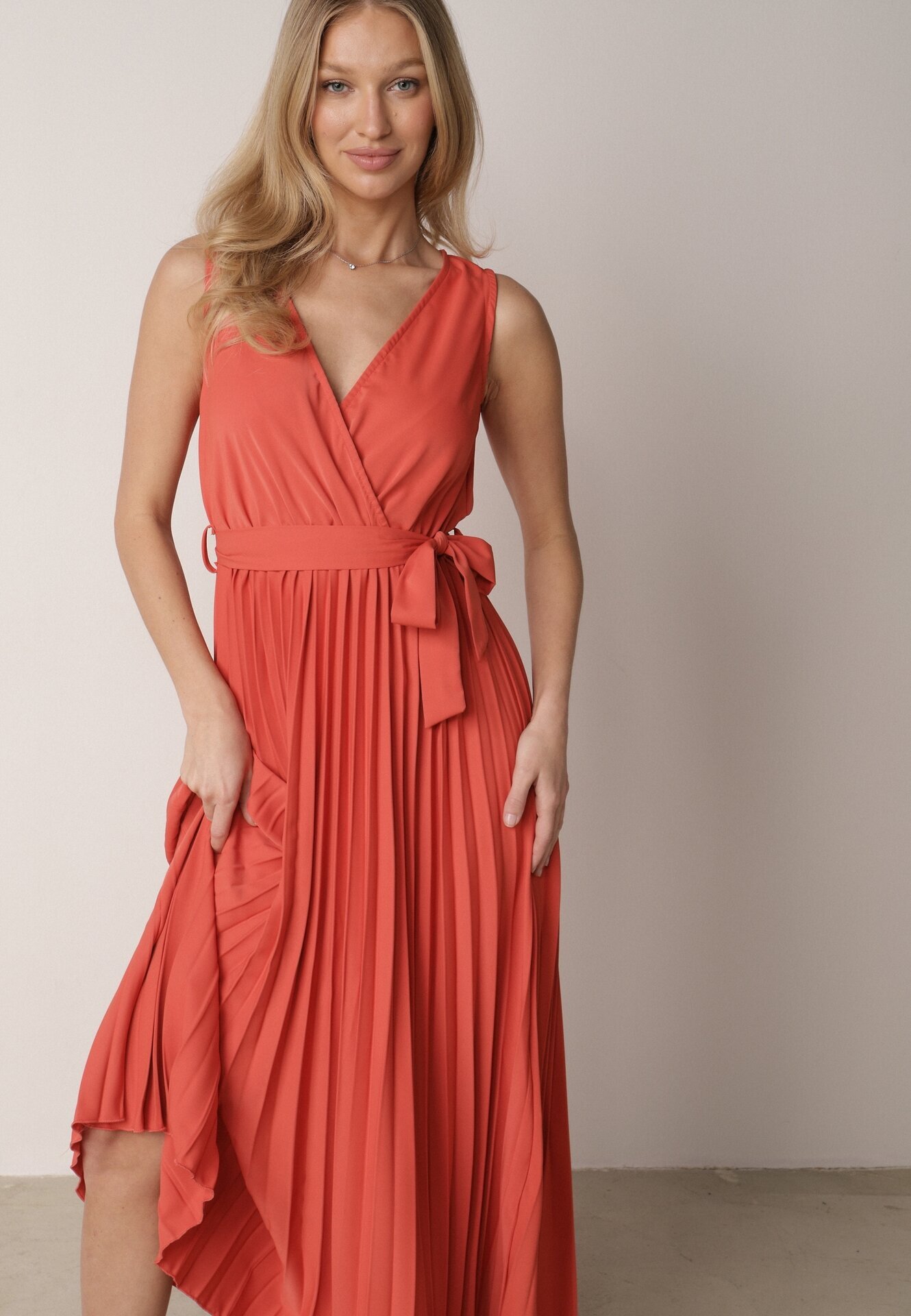 rosa Rochie Roșie Plisată Maxi cu elastic în talie și curea din material Biak