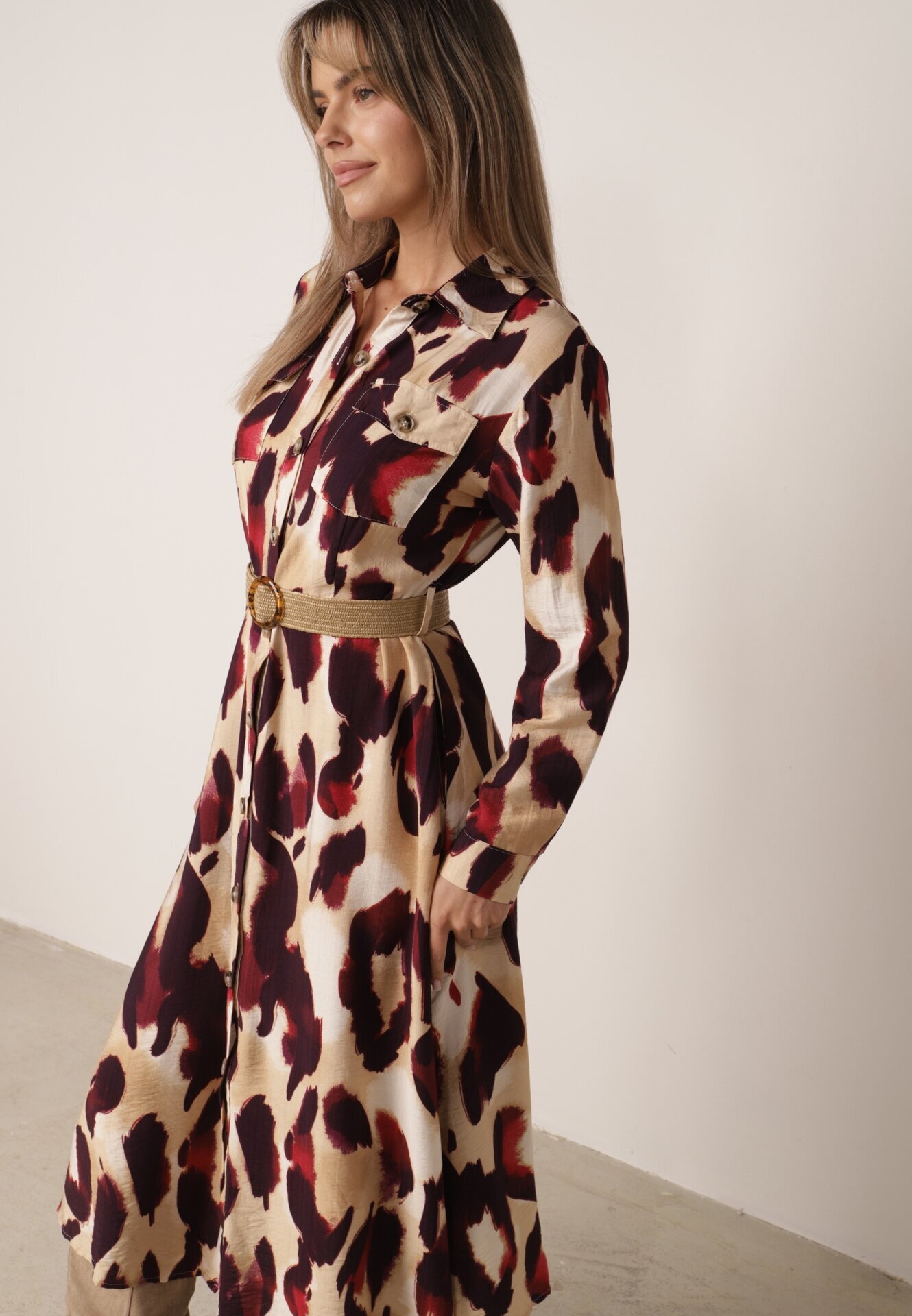 rosa Rochie Tip cămașă Evazată Roșu-Bej cu Imprimeu Abstract și Curea Împletită Miririda