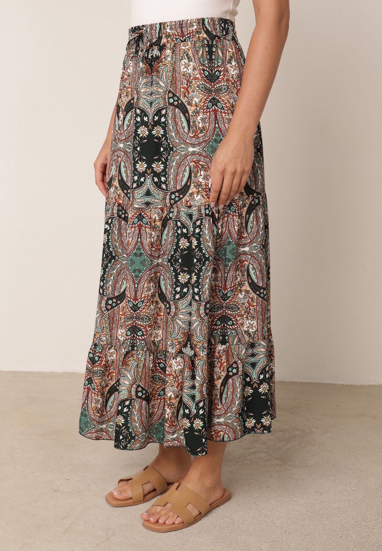 rosita Fustă Bej-Neagră din Viscoză cu model Paisley Ellishea