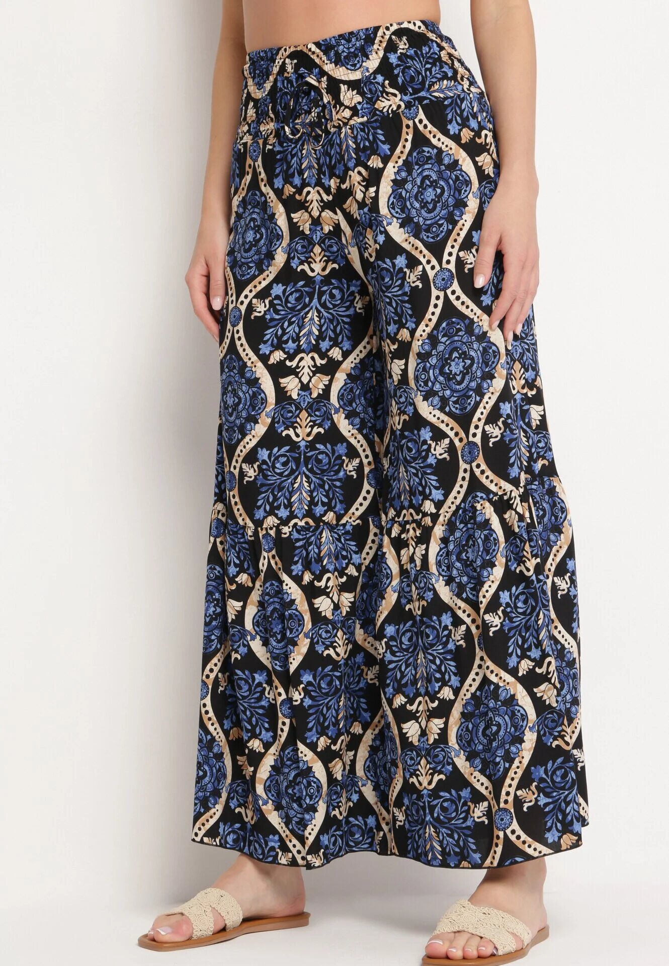 rosita Pantaloni Negru-Bleumarin Largi din Vâscoză cu Talie Înaltă cu Imprimeu Ornamental Zlamelia