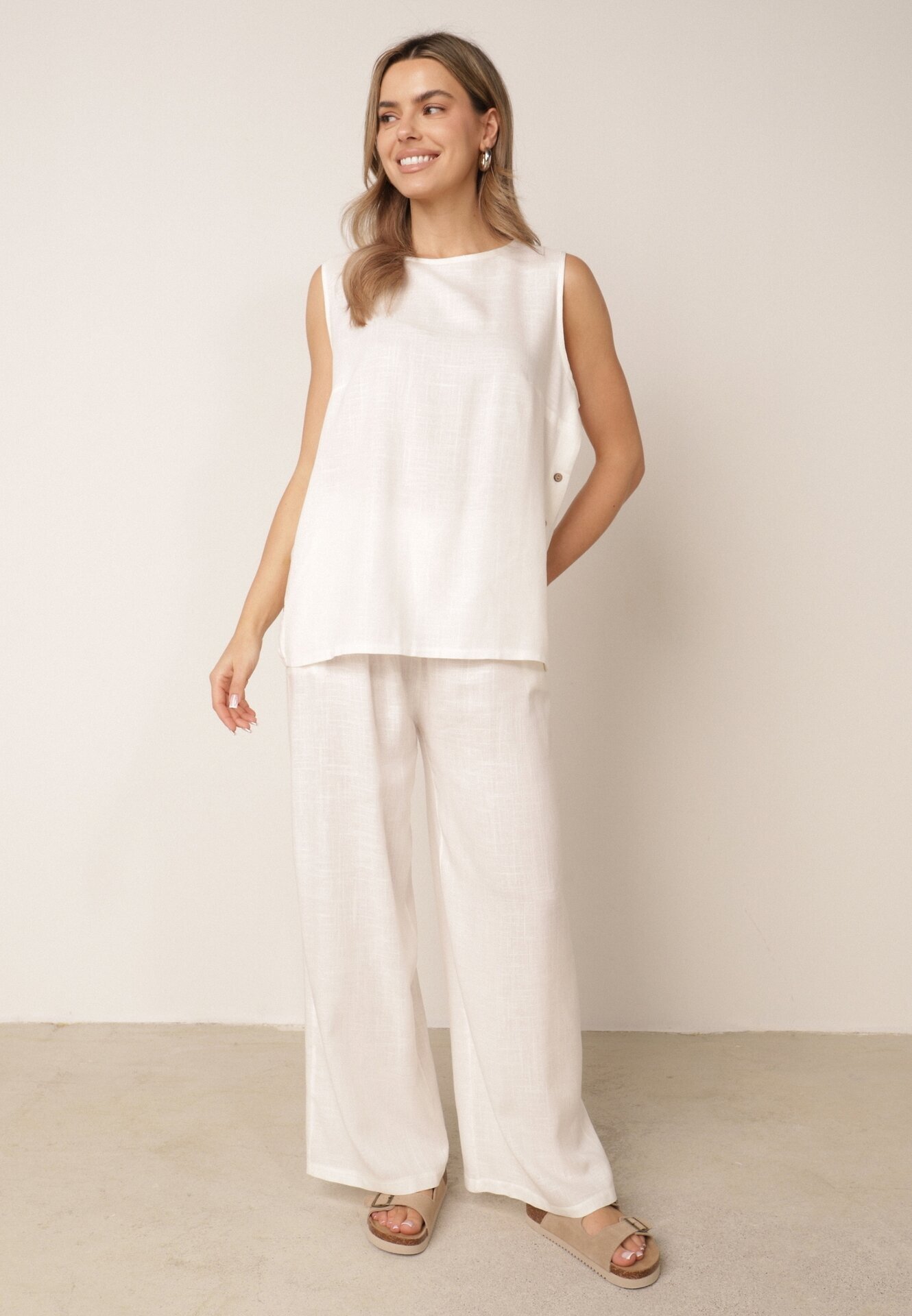 rosita Set minimalist din vâscoză și in bluză fără mâneci și pantaloni Lareia Alb