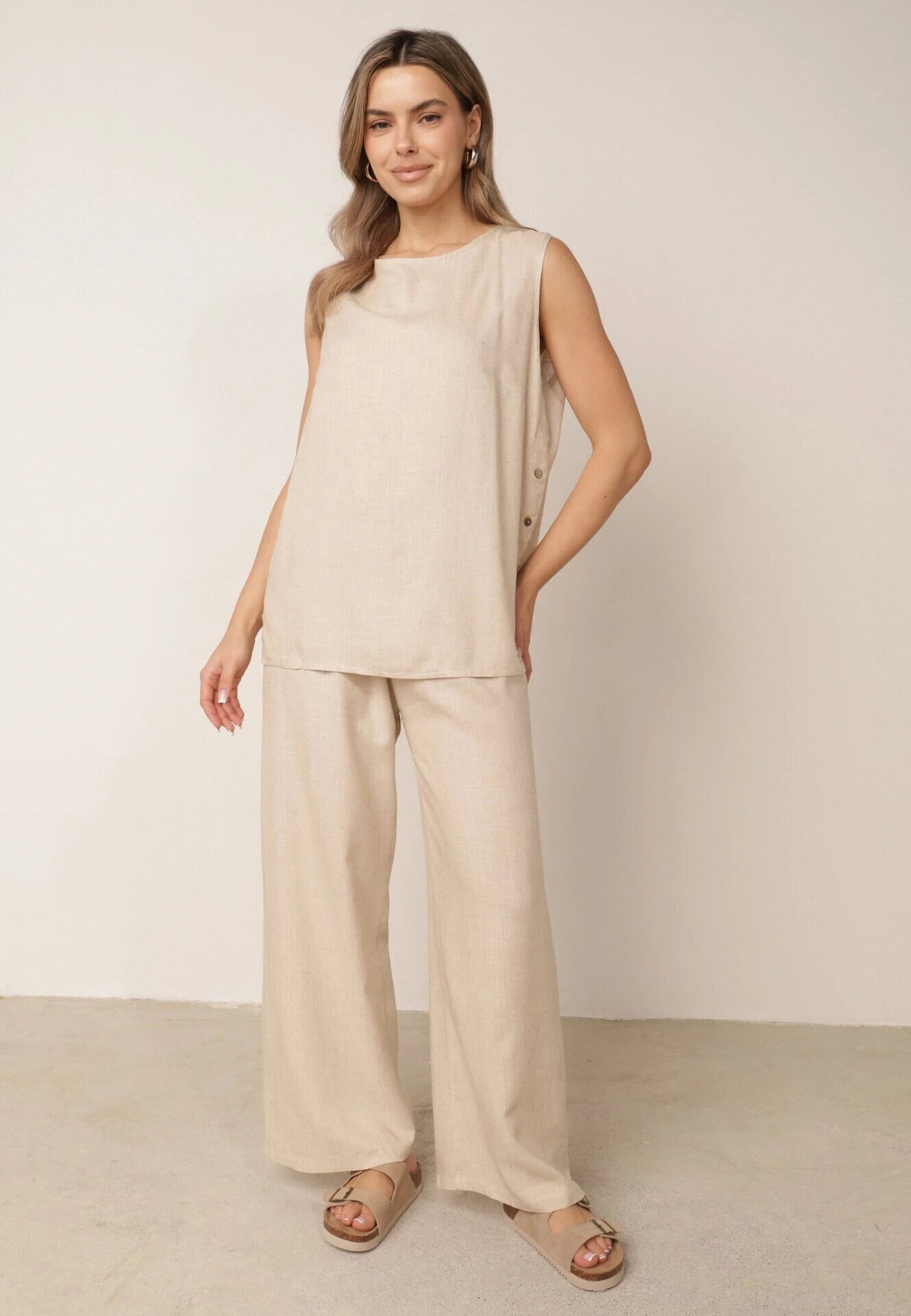 rosita Set minimalist din vâscoză și in bluză fără mâneci și pantaloni Lareia Bej
