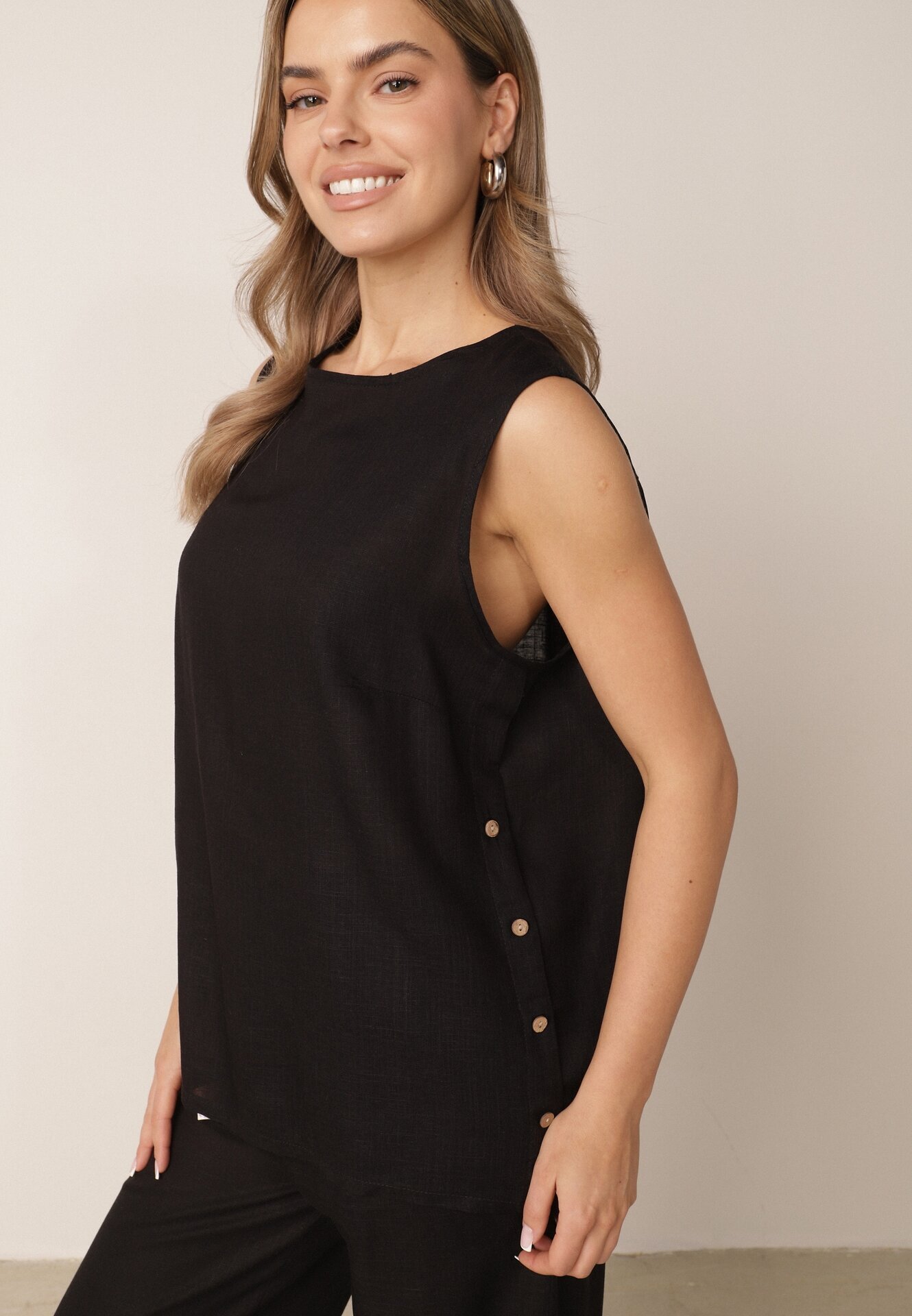 rosita Set minimalist din vâscoză și in bluză fără mâneci și pantaloni Lareia Negru