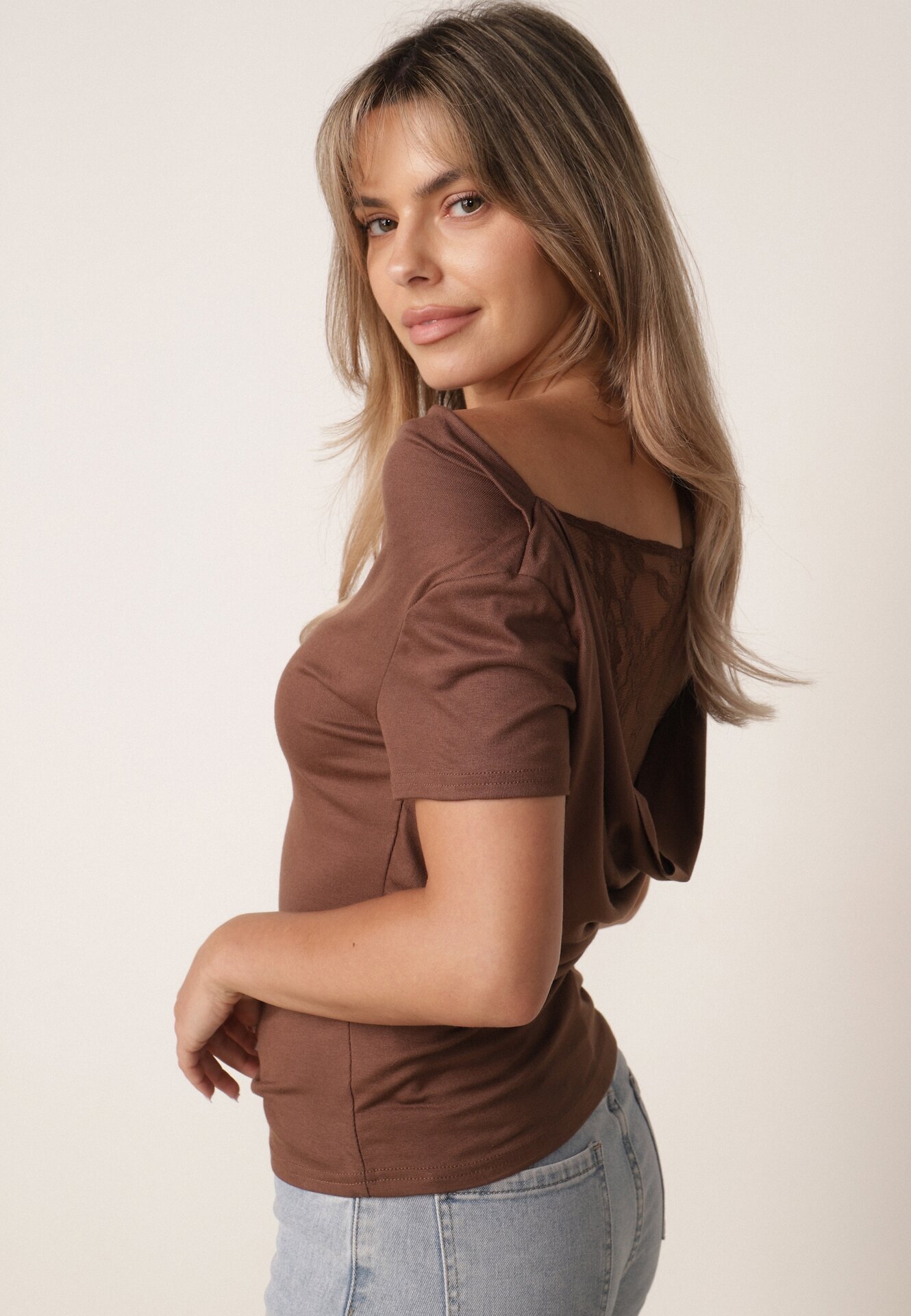 rosse line Bluză din viscoză cu mânecă scurtă cu dantelă și decolteu tip apă la spate Hermastis Maro