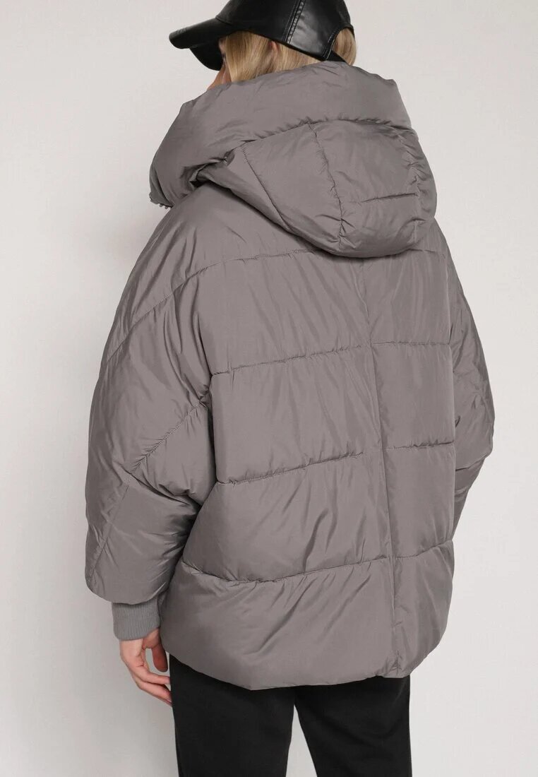 rosse line Geacă Gri Matlasată Croială Oversize cu Glugă Mevisana