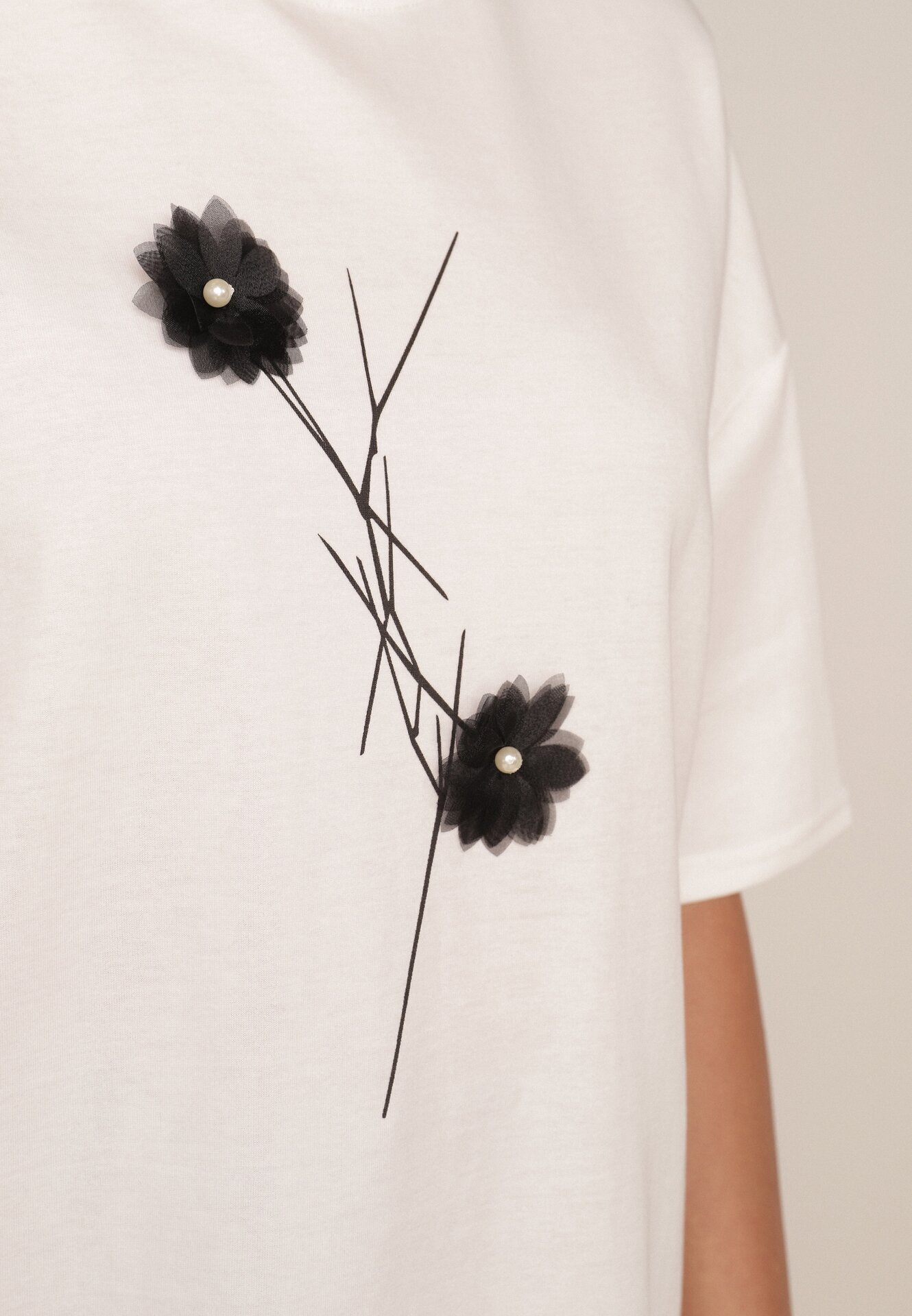 rosse line T-shirt din viscoză cu mărgele și flori 3D Rossalie Alb