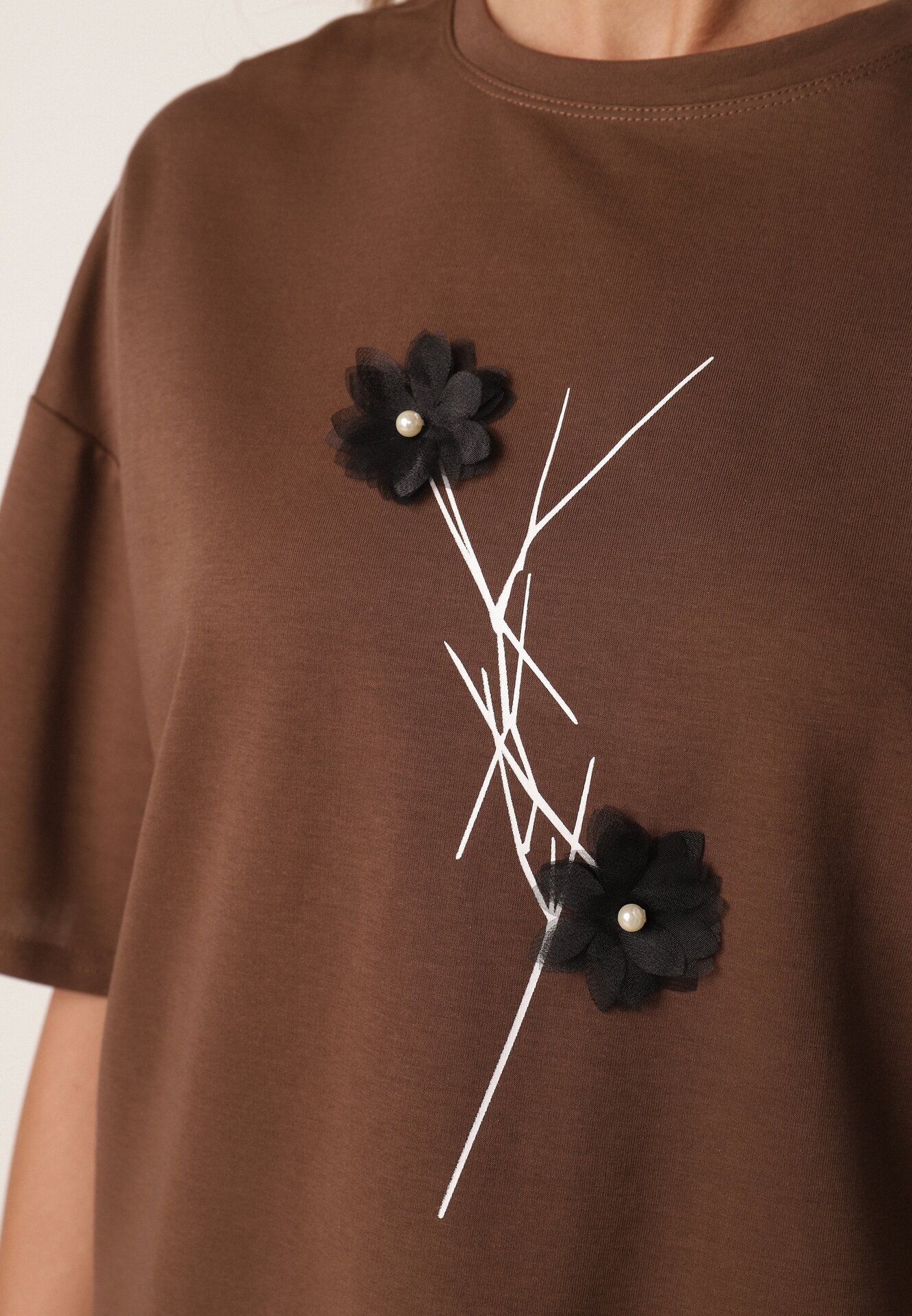 rosse line T-shirt din viscoză cu mărgele și flori 3D Rossalie Maro