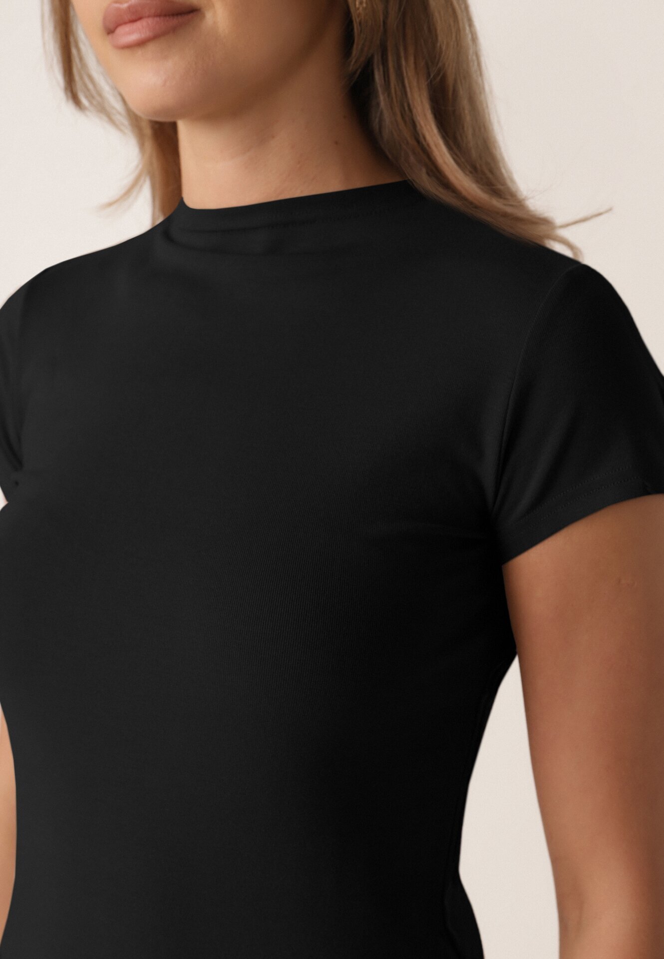 rosse line T-shirt simplu din viscoză cu guler tip tunică în stil minimalist Deleus Negru
