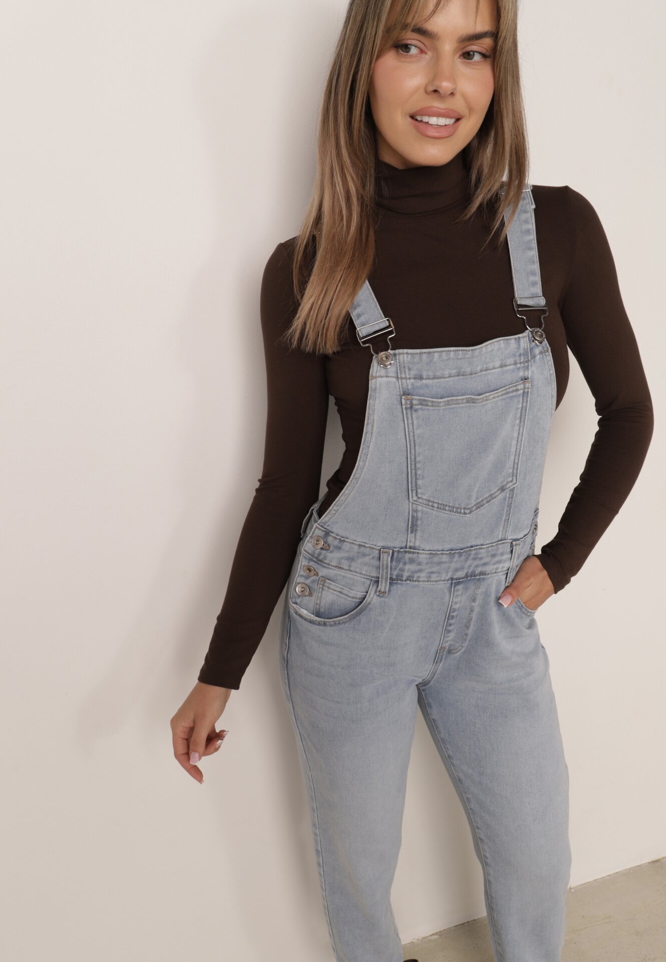  Salopetă jeans albastră cu bretele reglabile cu închidere cu nasturi Aritias