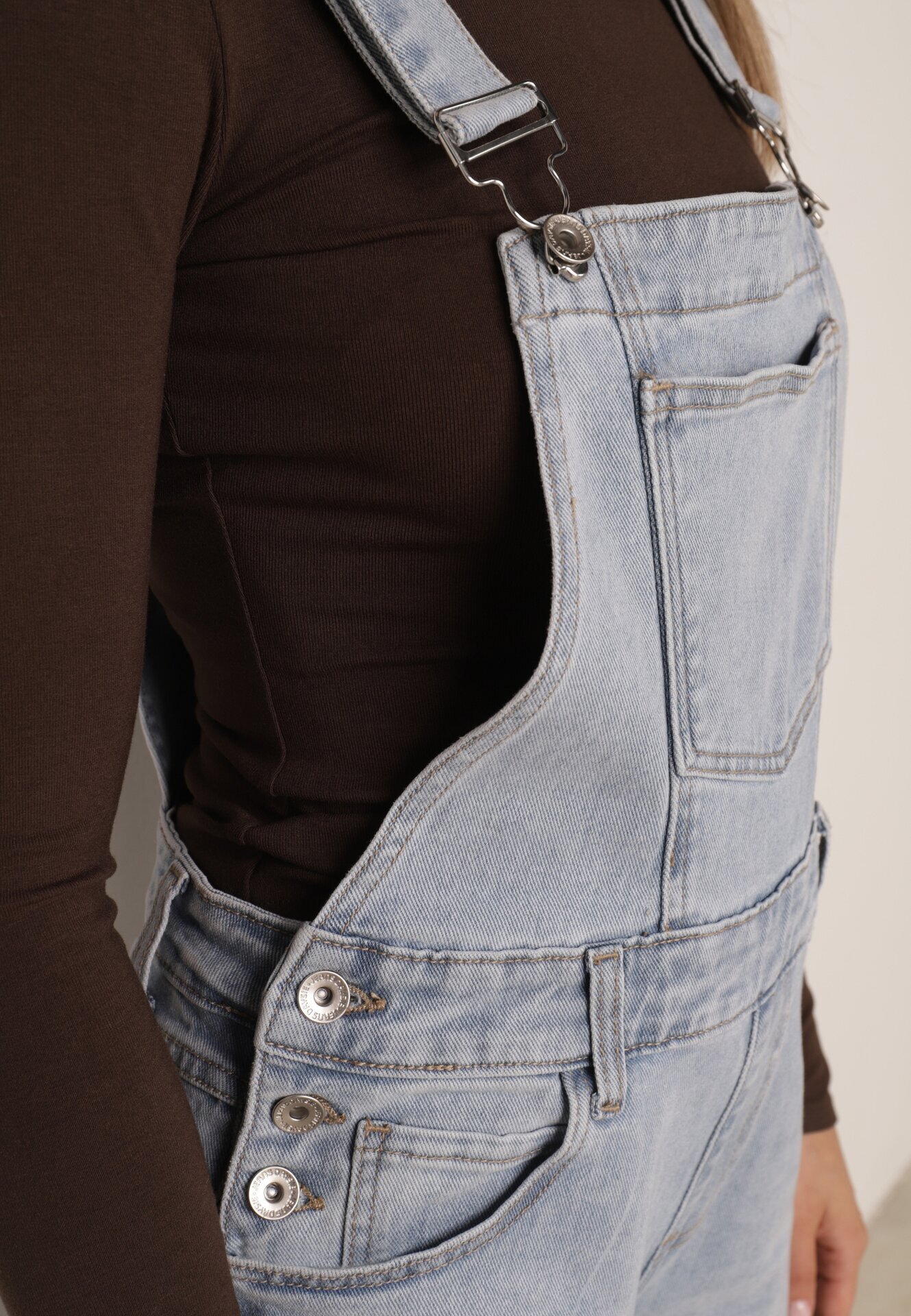  Salopetă jeans albastră cu bretele reglabile cu închidere cu nasturi Aritias