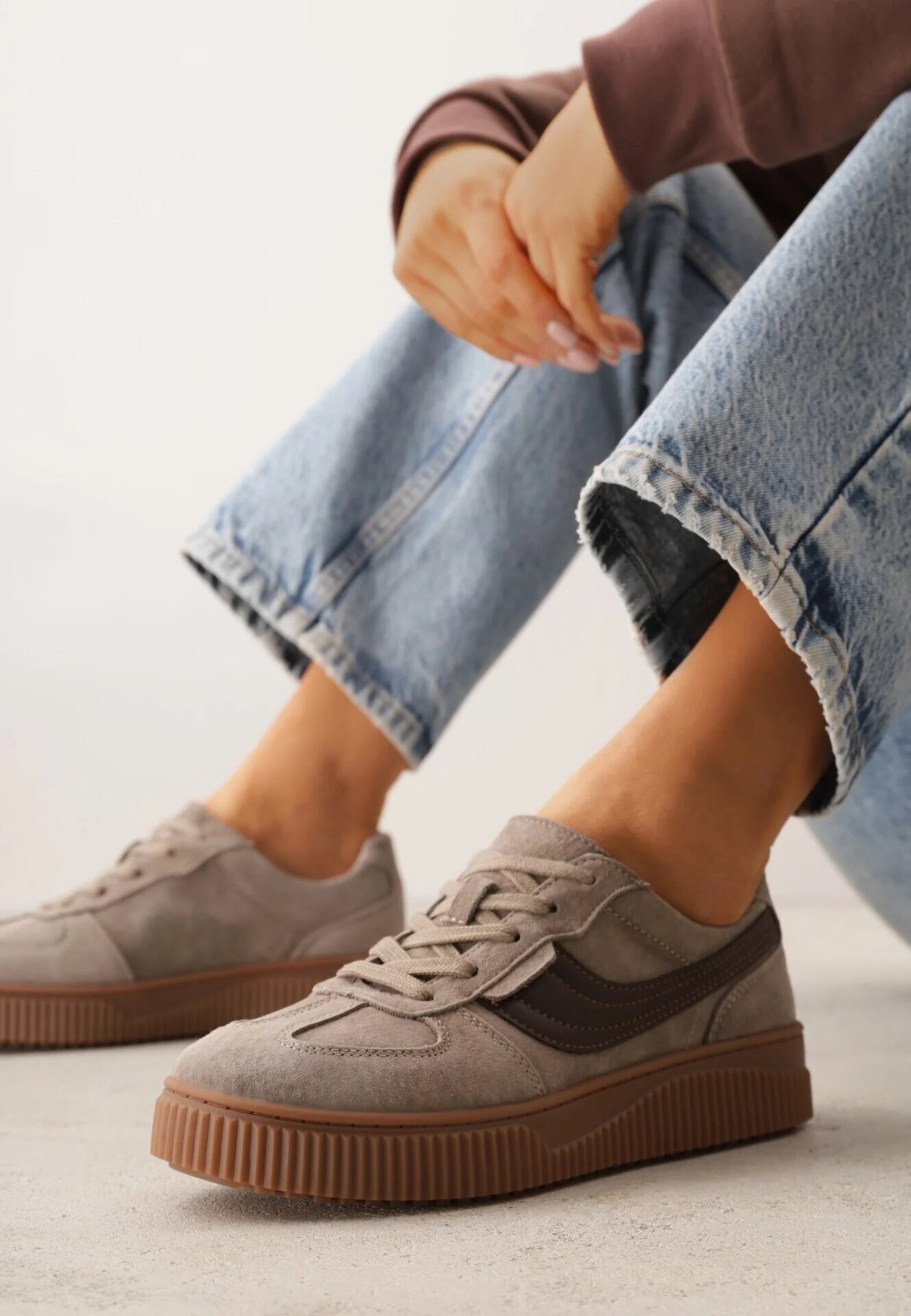 santorio Sneakers bej din piele întoarsă în stil tenisi clasici cu branț din piele Riosera