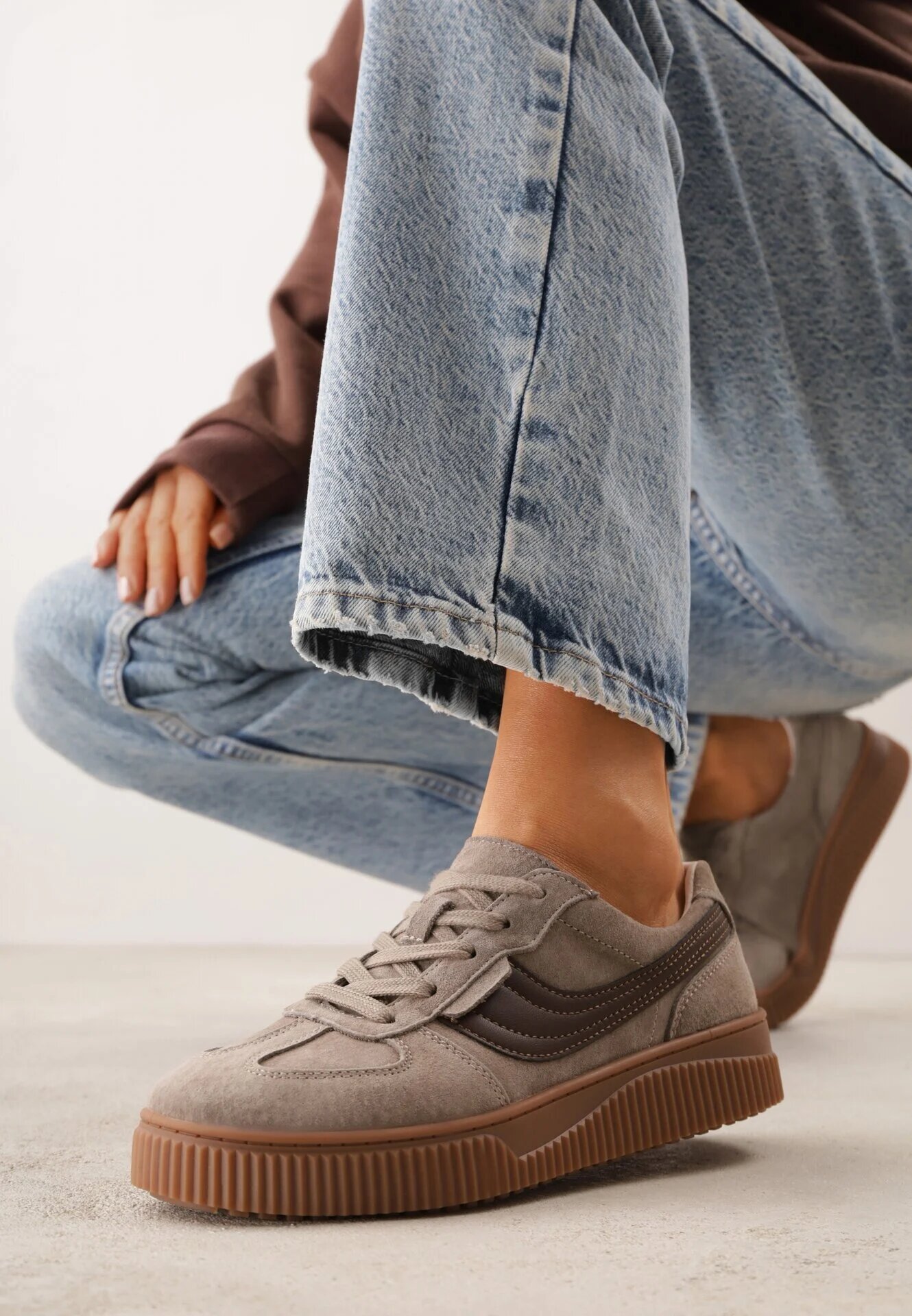 santorio Sneakers bej din piele întoarsă în stil tenisi clasici cu branț din piele Riosera