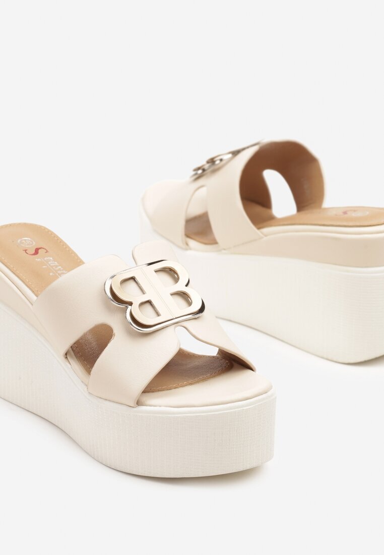 seastar Papuci Bej cu toc compensat și platformă cu aplicație metalică 3D Calirens