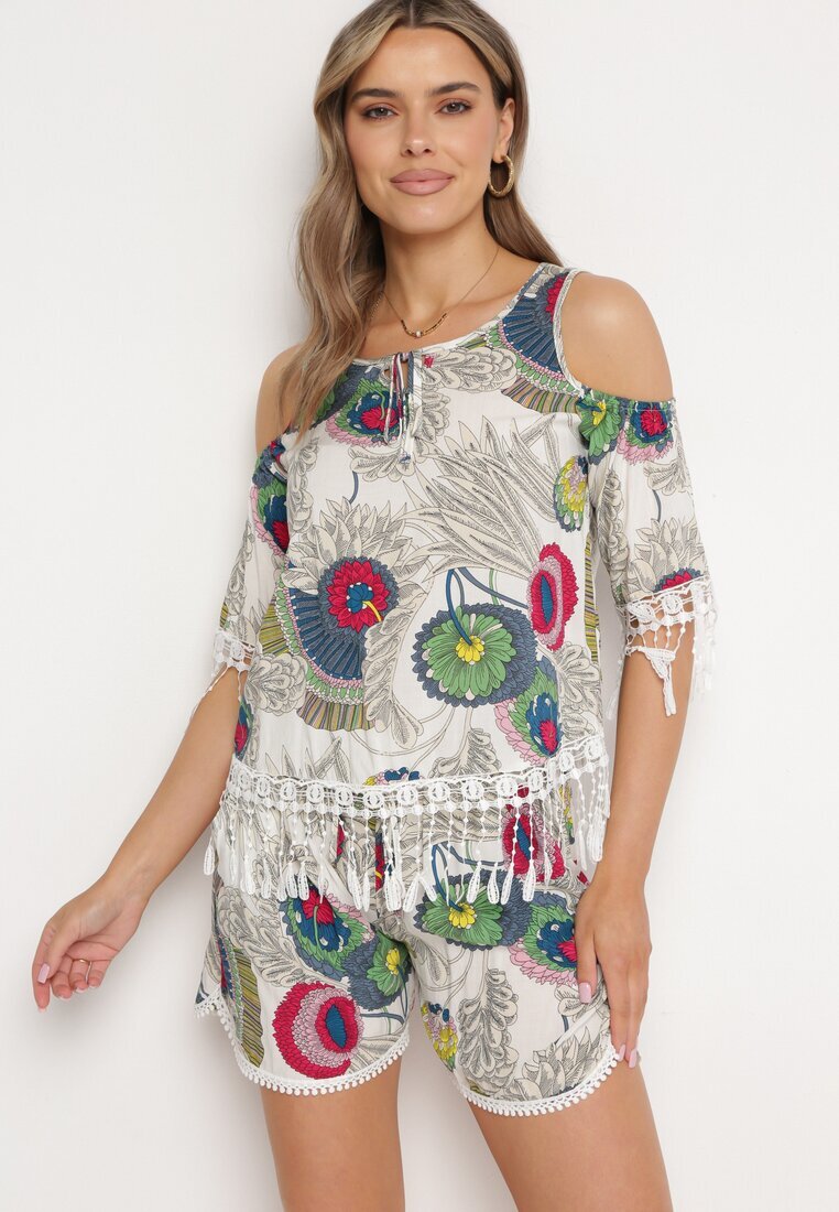  Set Alb Decorat cu Franjuri cu Model Abstract Bluză cu Decupaje la Umeri și Pantaloni scurți Setella
