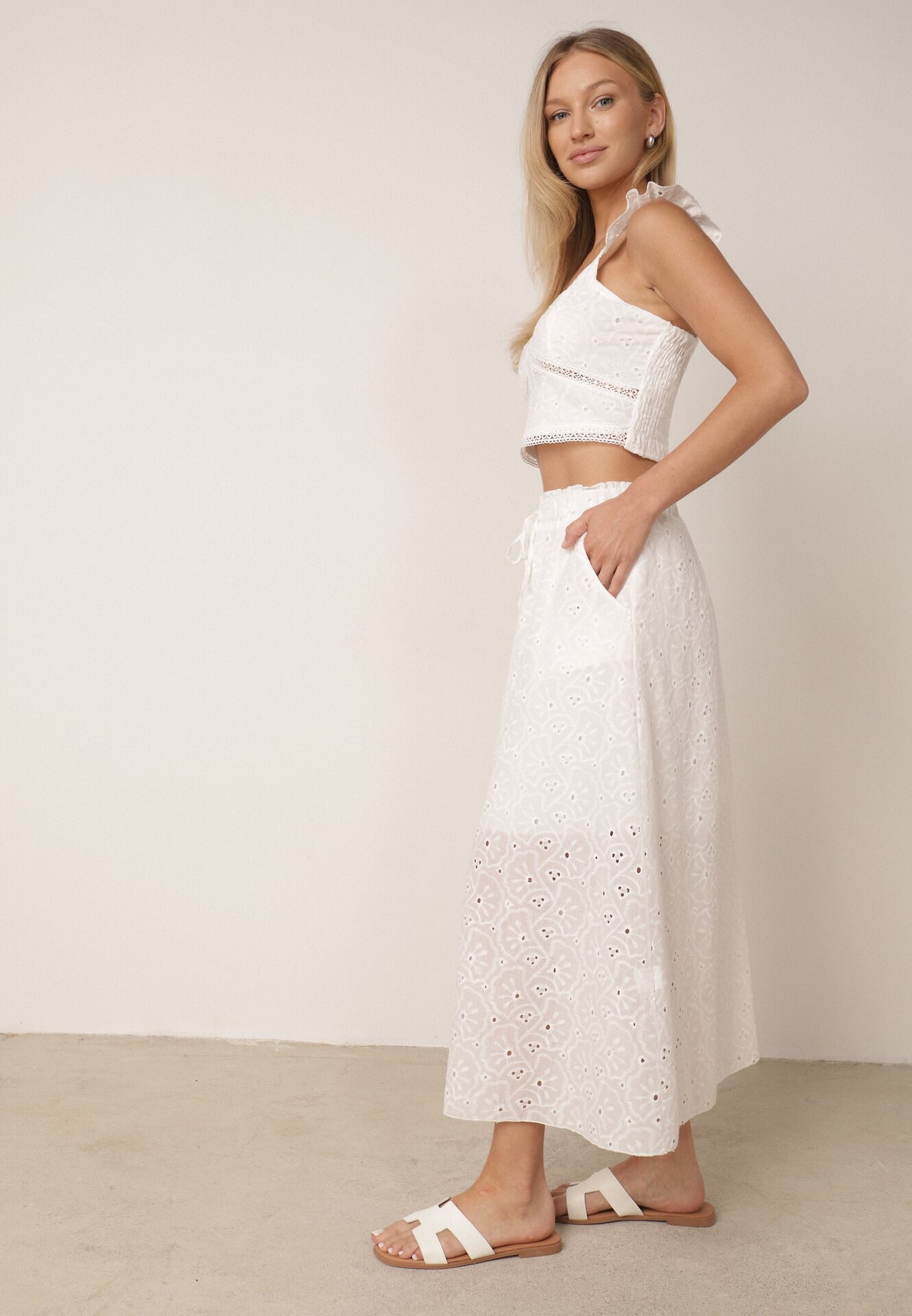  Set Alb în Stil Boho Top din Dantelă și Fustă Cloș cu Elastic în Talie Sovemia