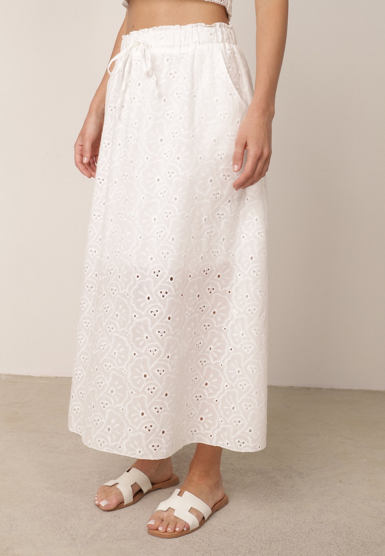  Set Alb în Stil Boho Top din Dantelă și Fustă Cloș cu Elastic în Talie Sovemia