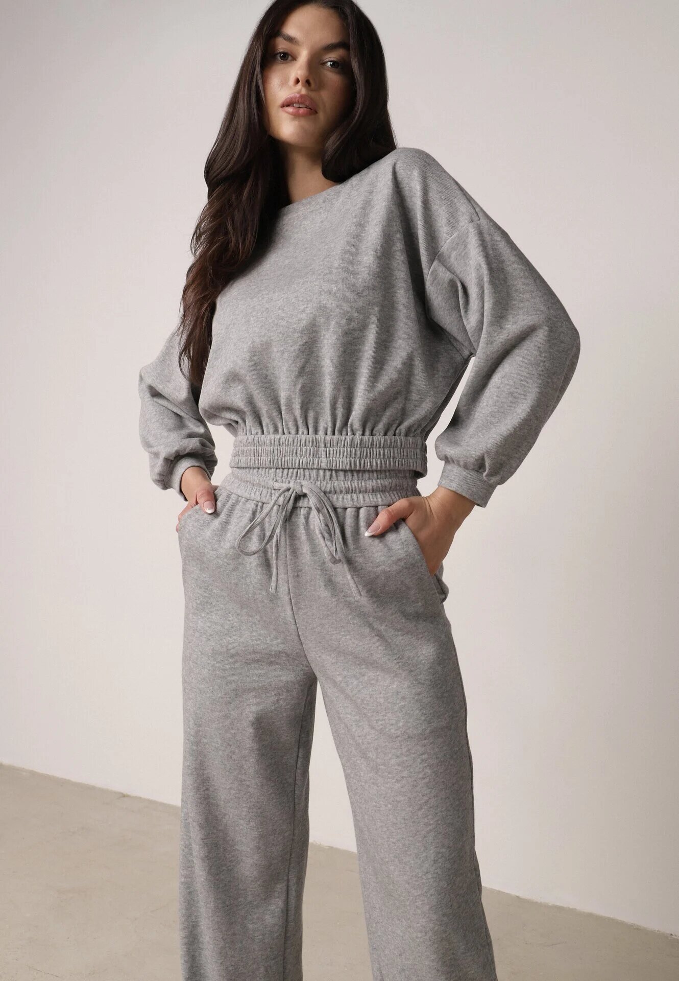  Set Gri de Bumbac Pantaloni Largi cu șnur în talie și Bluză cu manșete Urionne
