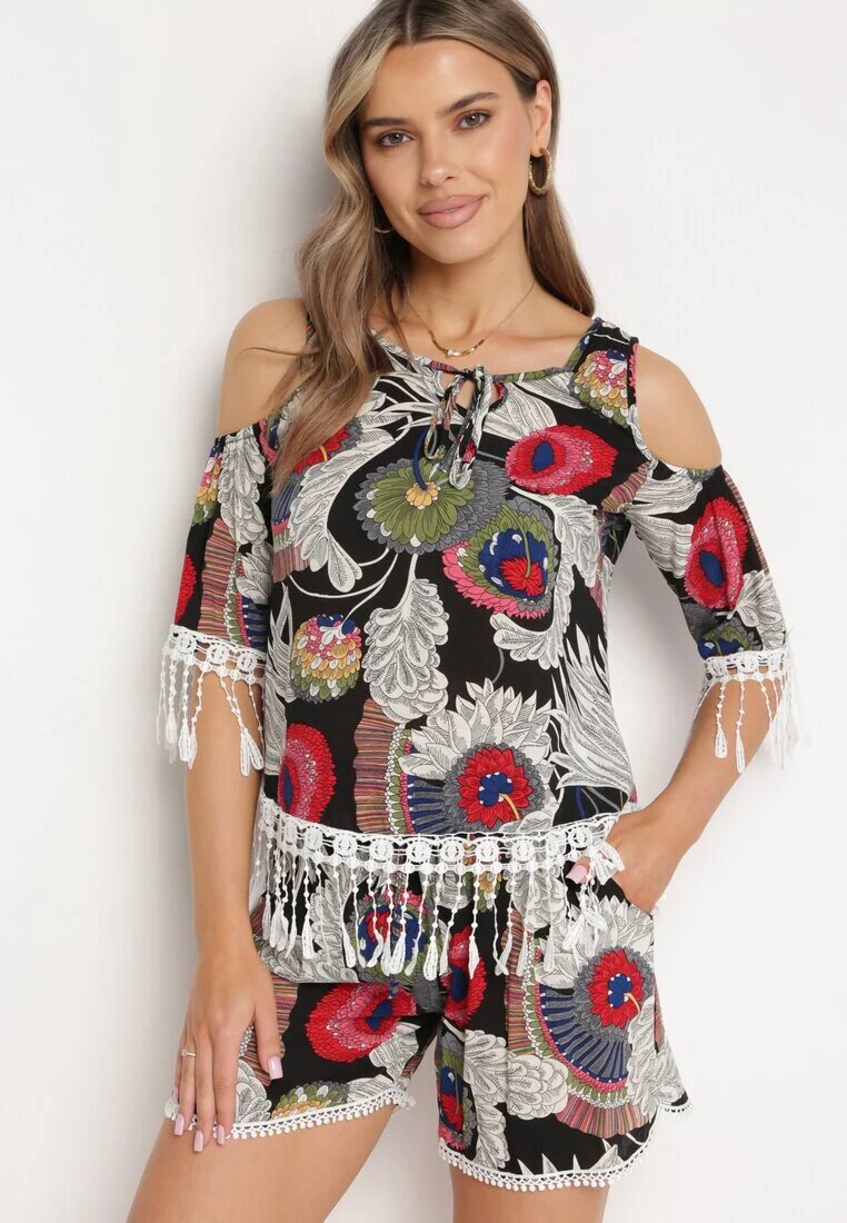  Set Negru Decorat cu franjuri cu model abstract Bluză cu decupaje la umeri și Pantaloni scurți Setella