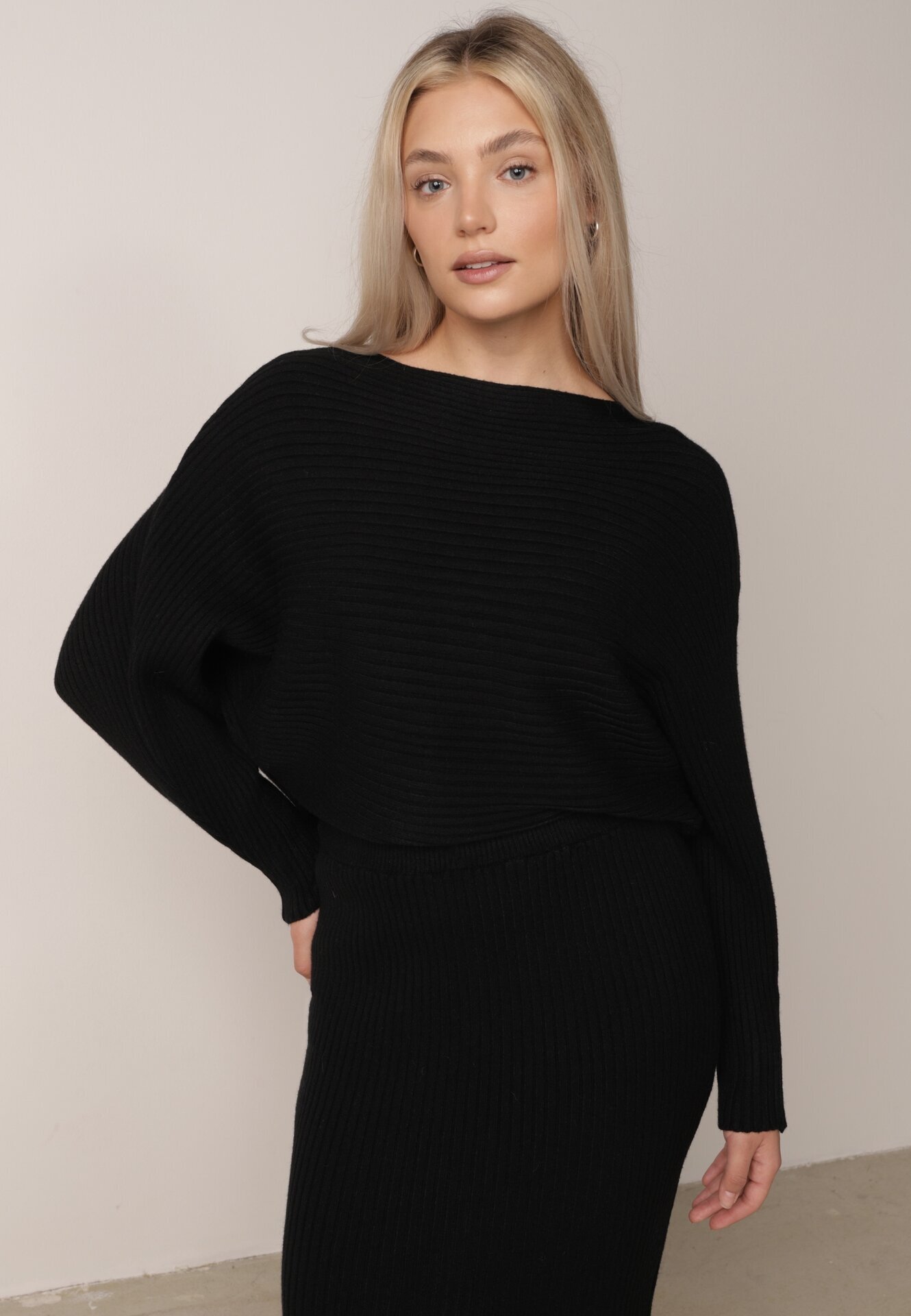  Set Negru Striat cu viscoză Bluză tip liliac Fustă cu elastic în talie Zortia
