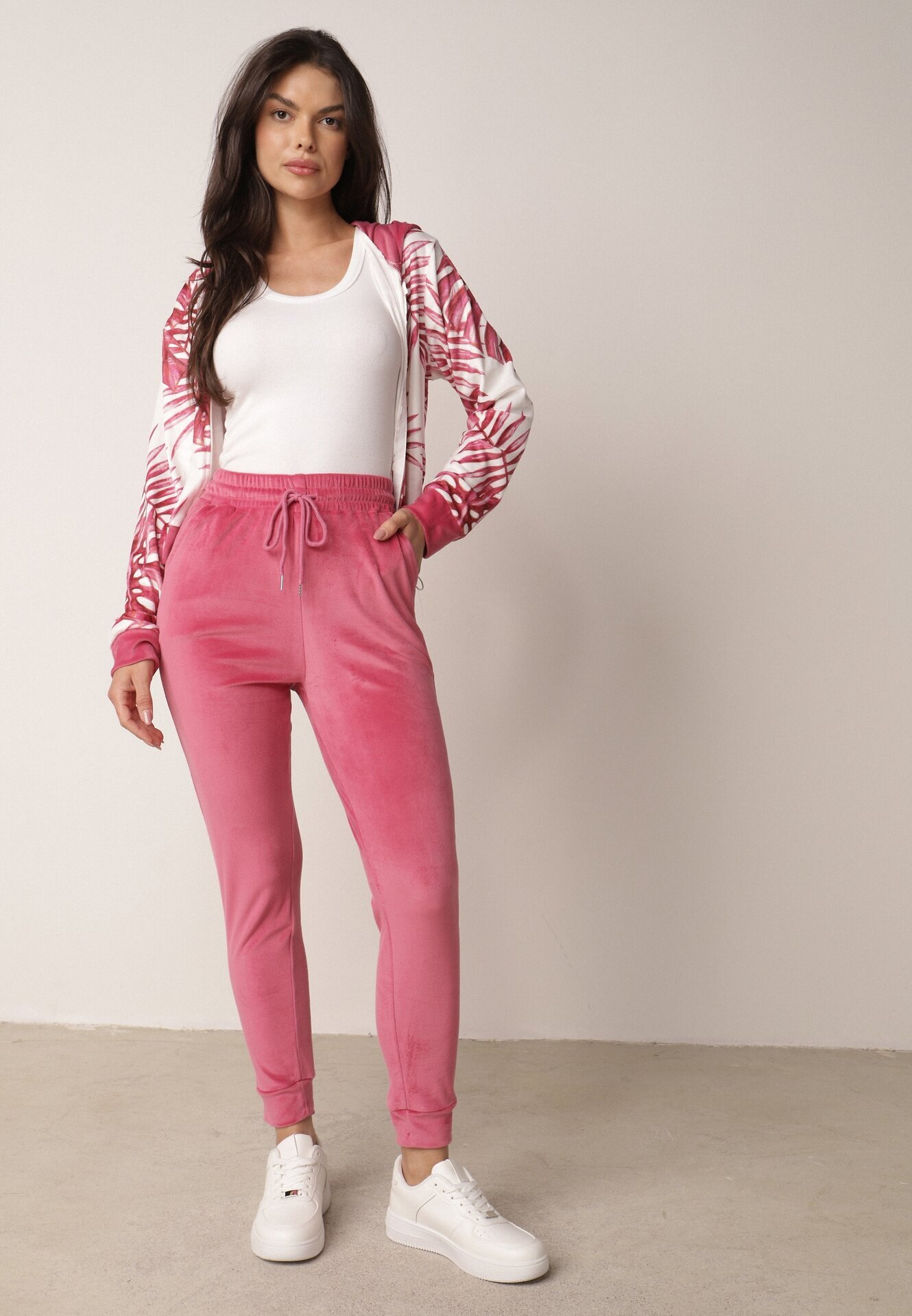  Set Trening Roz din Velur Bluză cu Glugă cu Model Decorativ și Pantaloni Grouvia