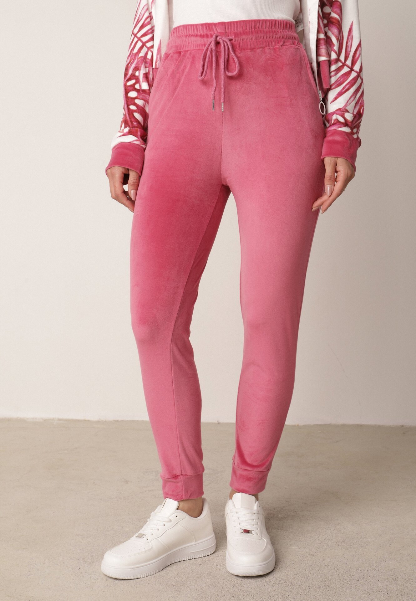  Set Trening Roz din Velur Bluză cu Glugă cu Model Decorativ și Pantaloni Grouvia
