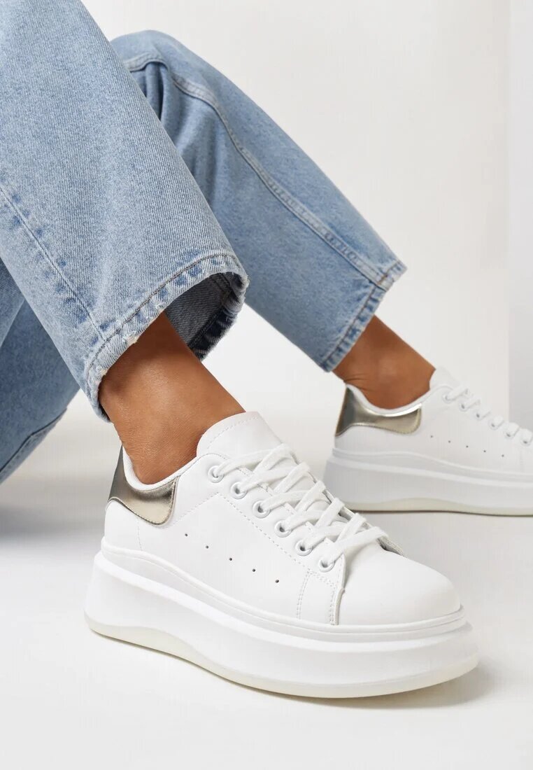  Sneakers Alb-Aurii cu Perforație Delicată și Ursuleț de cauciuc la Șireturi Zephra