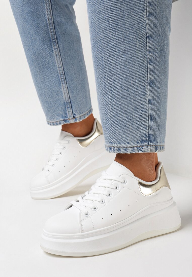  Sneakers Alb-Aurii cu Perforație Delicată și Ursuleț de cauciuc la Șireturi Zephra