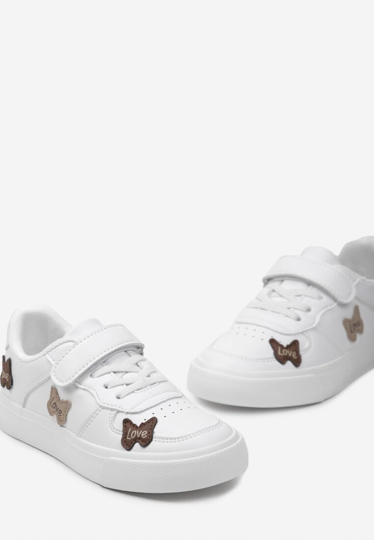  Sneakers Albi decorați cu patch-uri cu inscripția Love Manemo