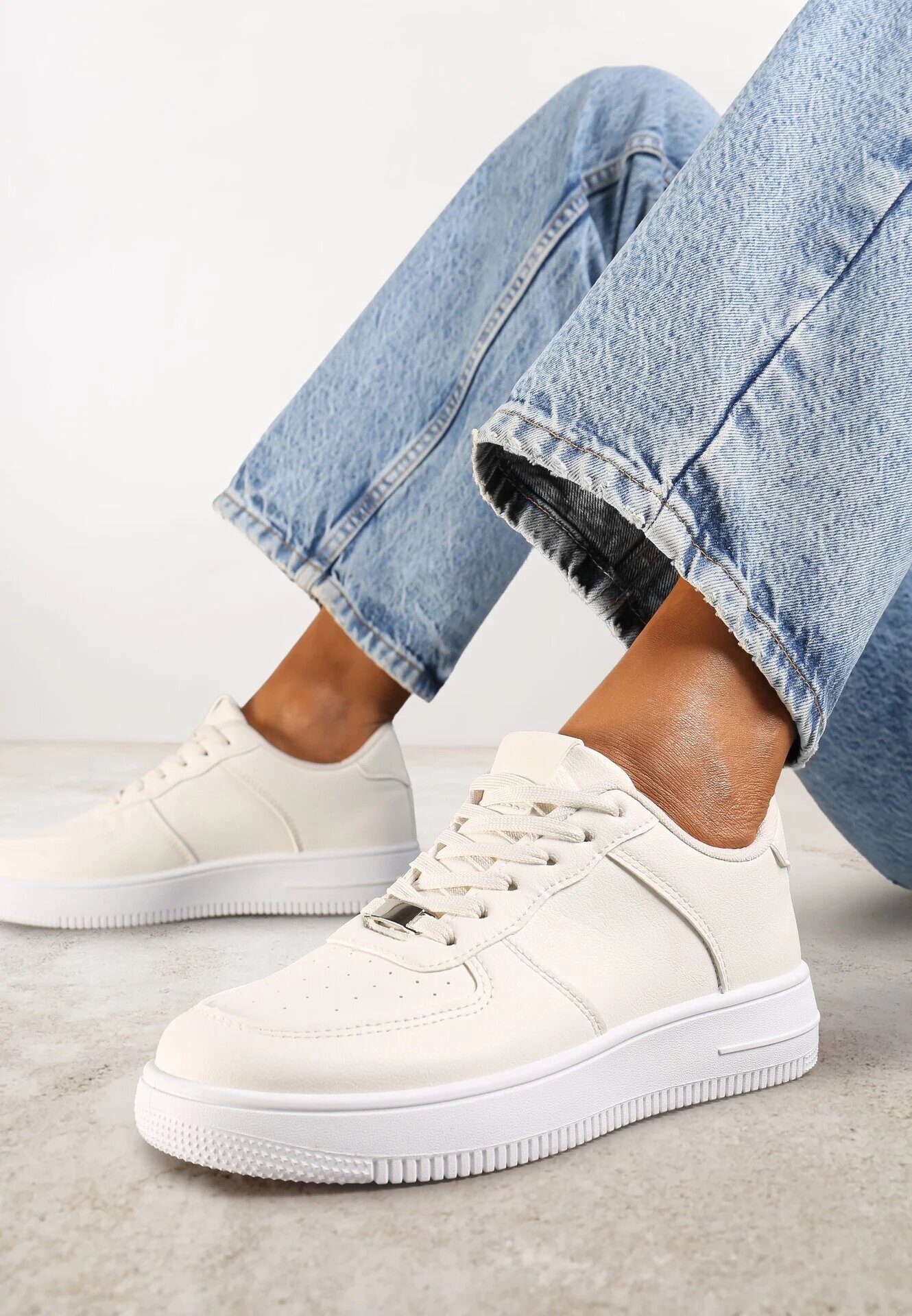  Sneakers Bej cu Perforație pe Vârf Elletia