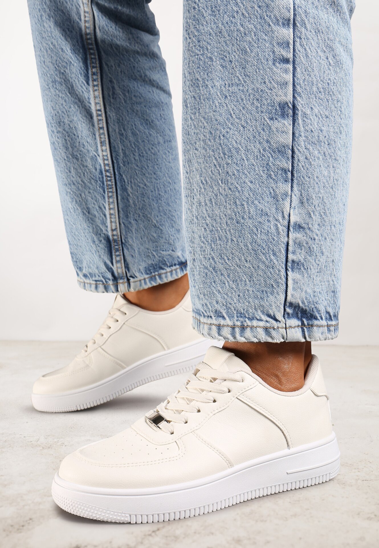  Sneakers Bej cu Perforație pe Vârf Elletia