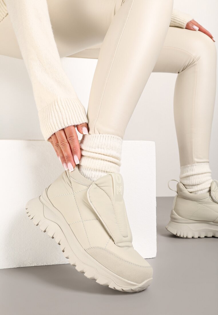  Sneakers Bej deschis cu talpă groasă cu față matlasată și cu inscripția Resisha