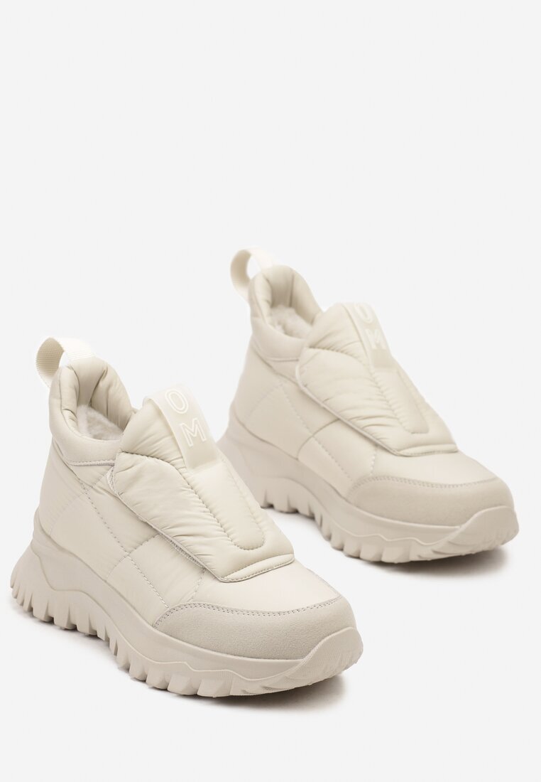  Sneakers Bej deschis cu talpă groasă cu față matlasată și cu inscripția Resisha