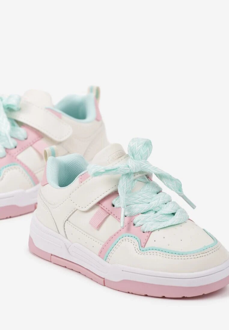  Sneakers Bej Plati cu Perforații și Șireturi Florenne