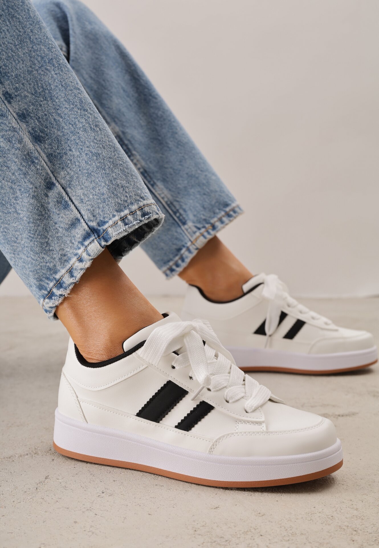  Sneakers Casual cu cusături decorative și benzi laterale Ariesera Albi