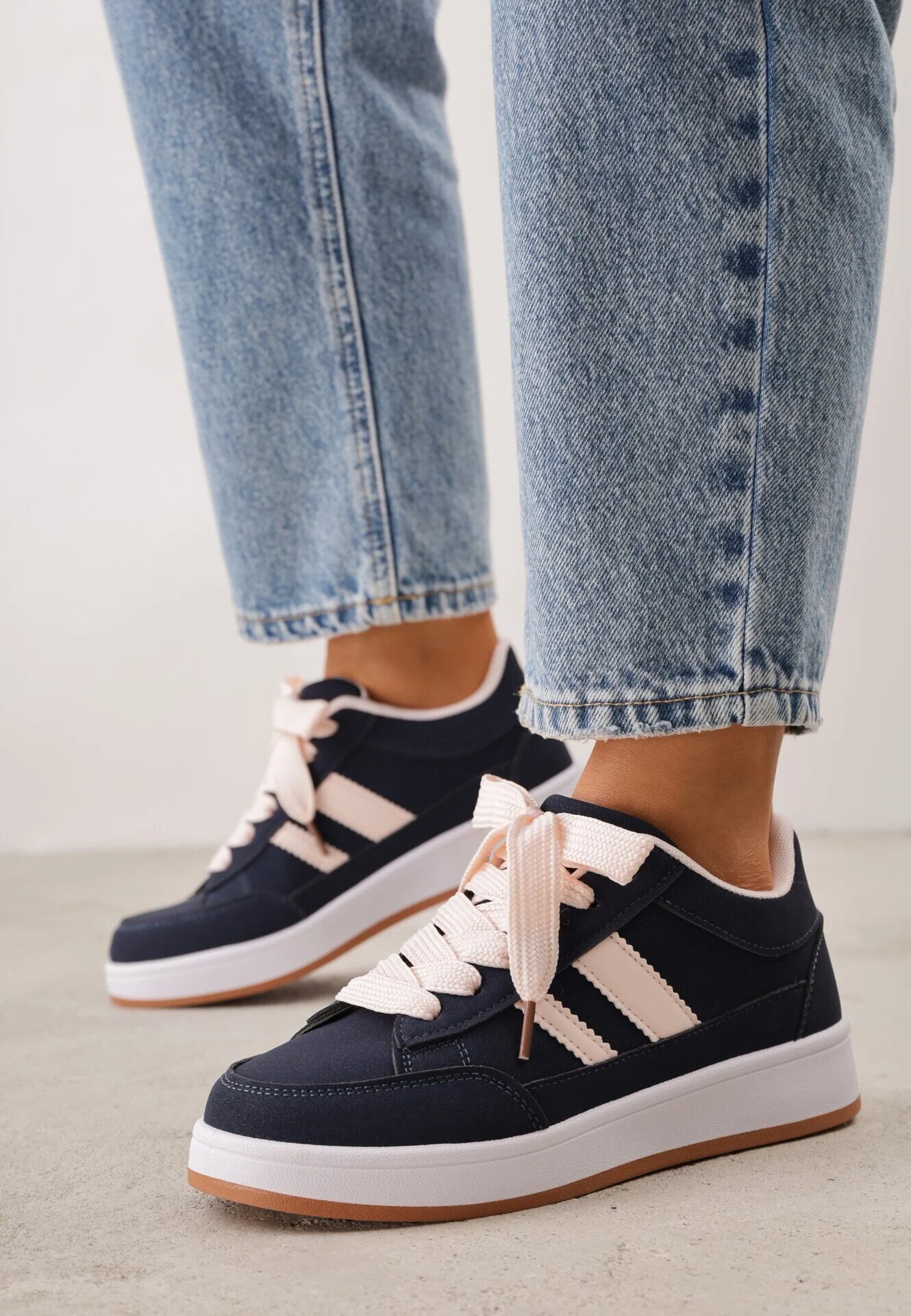  Sneakers Casual cu cusături decorative și benzi laterale Ariesera Bleumarin