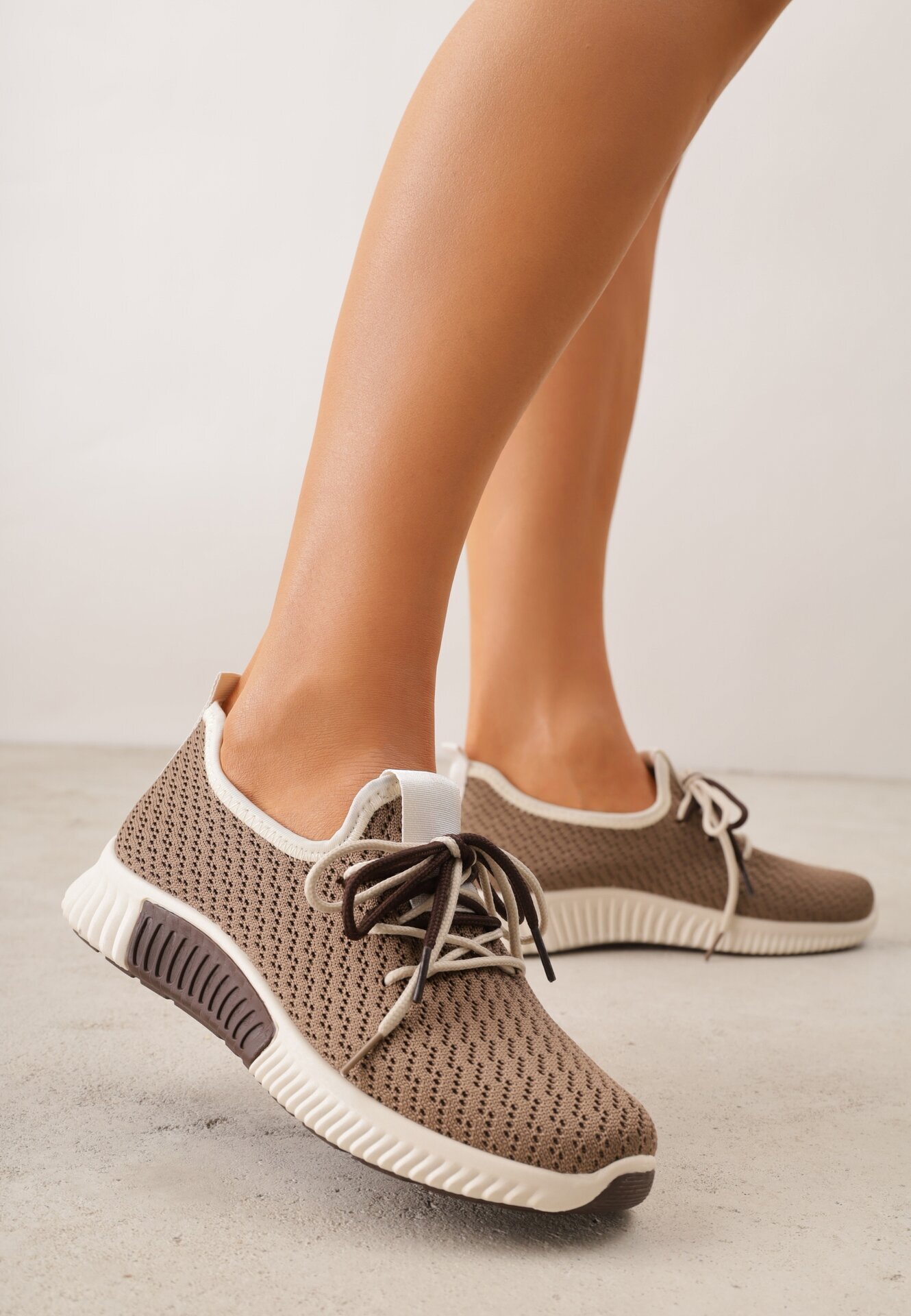  Sneakers Maro deschis cu șiretare dublă Dorielle
