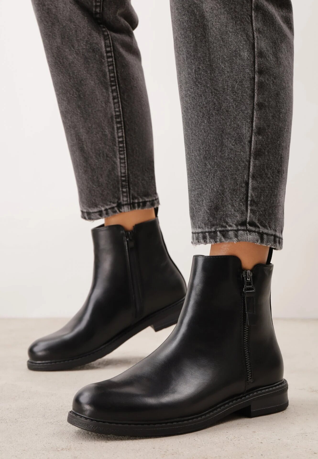 super mode Botine clasice cu toc plat și fermoar decorativ Wenica Negre