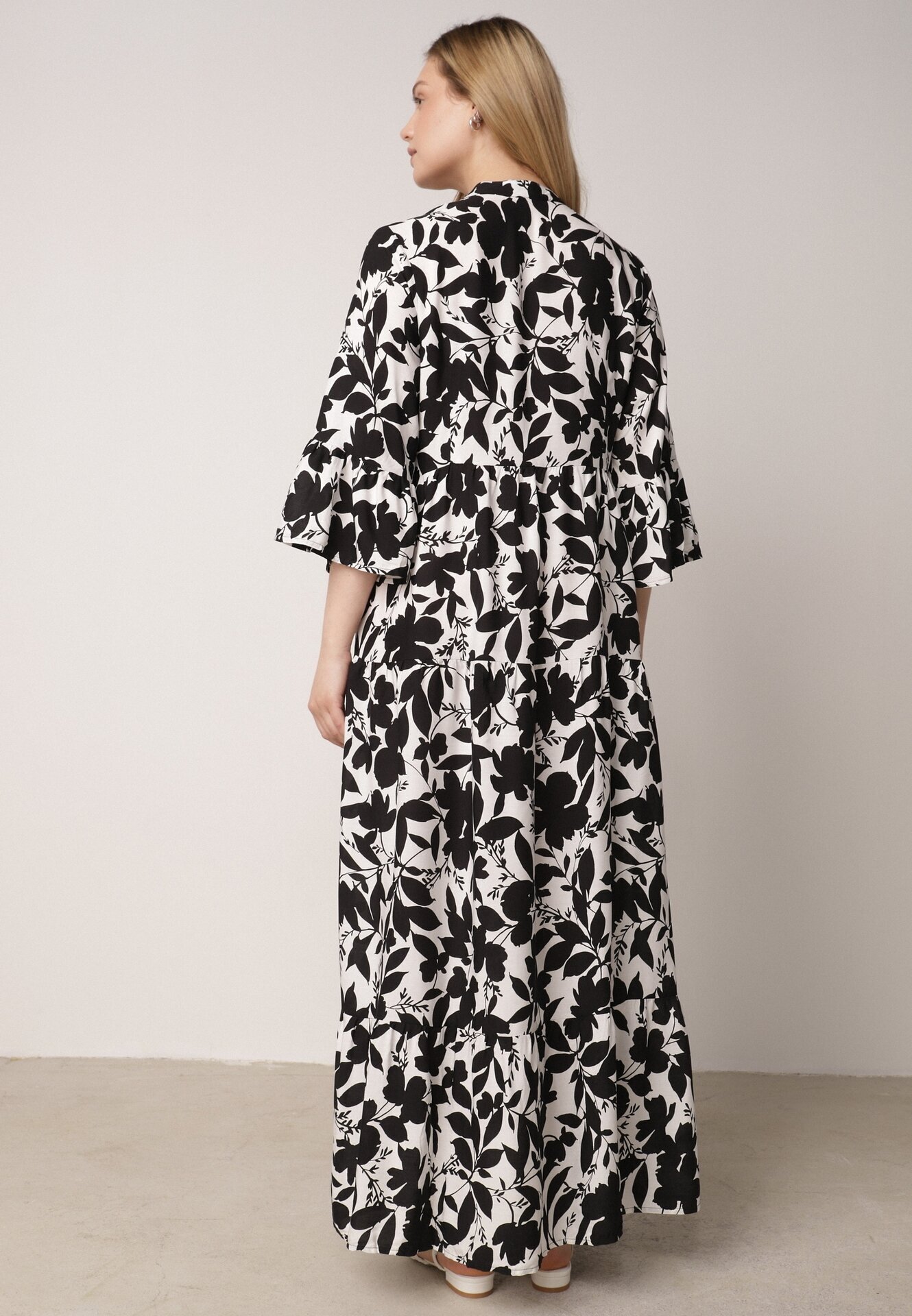 sweet&girl Rochie Lungă Negru-Albă cu model abstract și mâneci 3/4 Thalorias