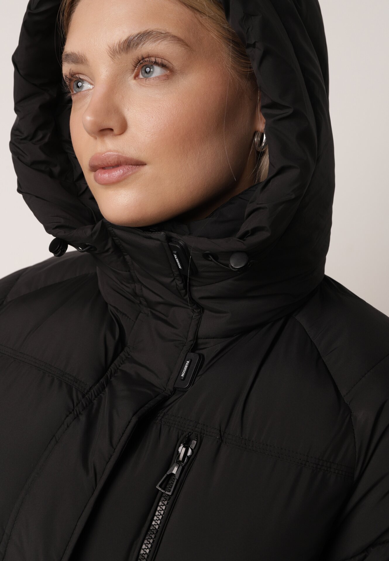 swest Geacă matlasată de iarnă cu croi drept și cu glugă Lighta Neagră